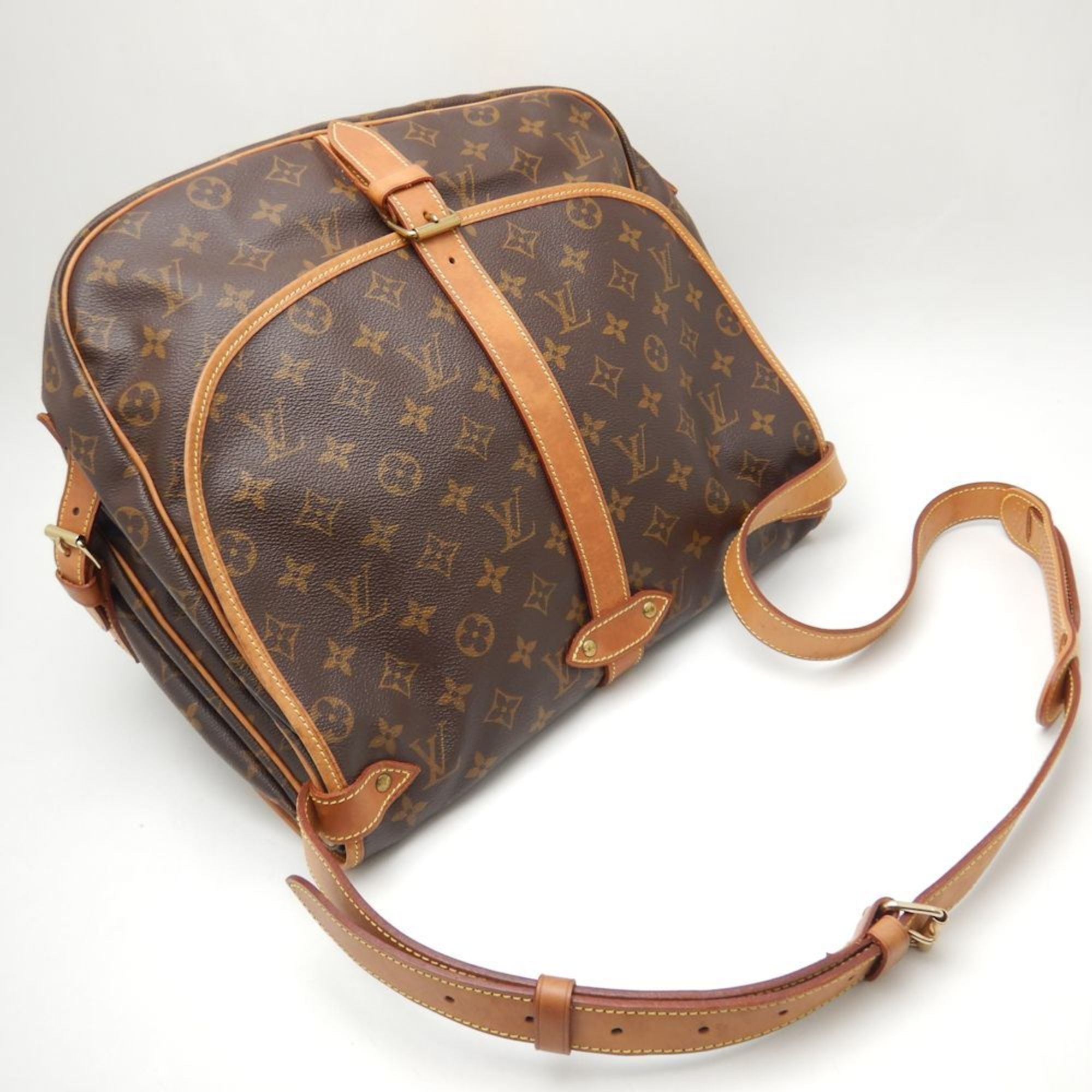 Louis Vuitton Brown Monogram Monogram Shoulder Bag (Pre-Owned)