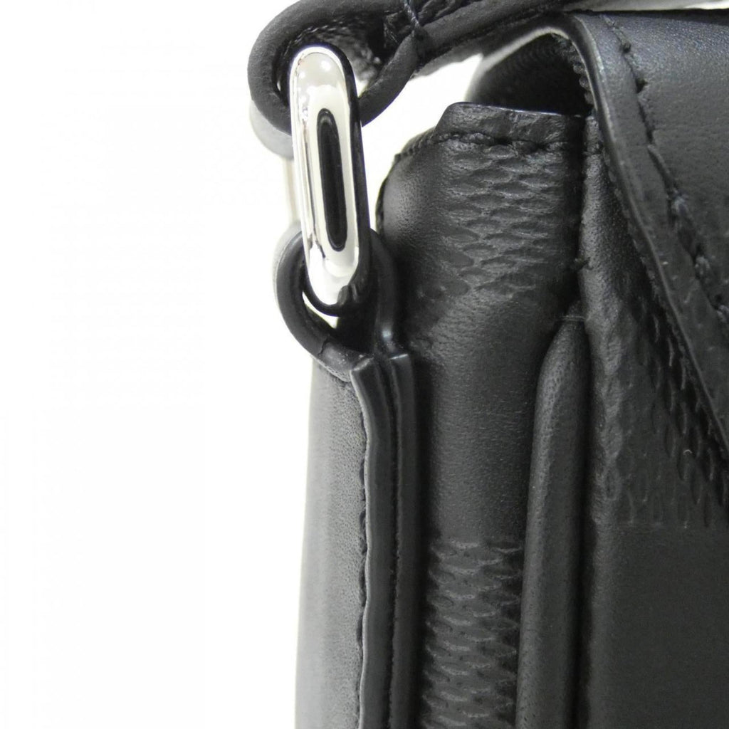 Louis Vuitton Black Leather Shoulder Bag (Pre-Owned)