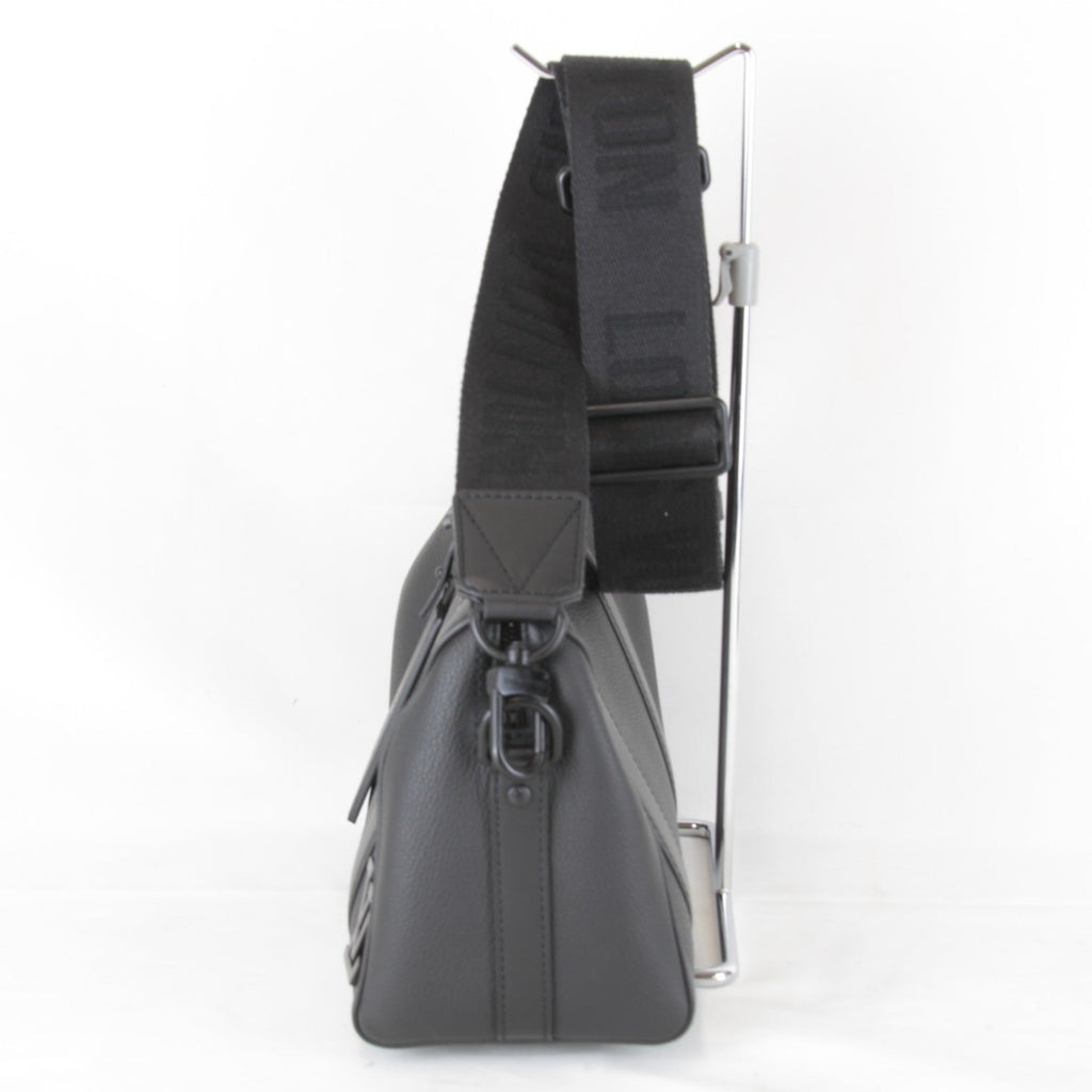 Louis Vuitton Black Leather Shoulder Bag (Pre-Owned)