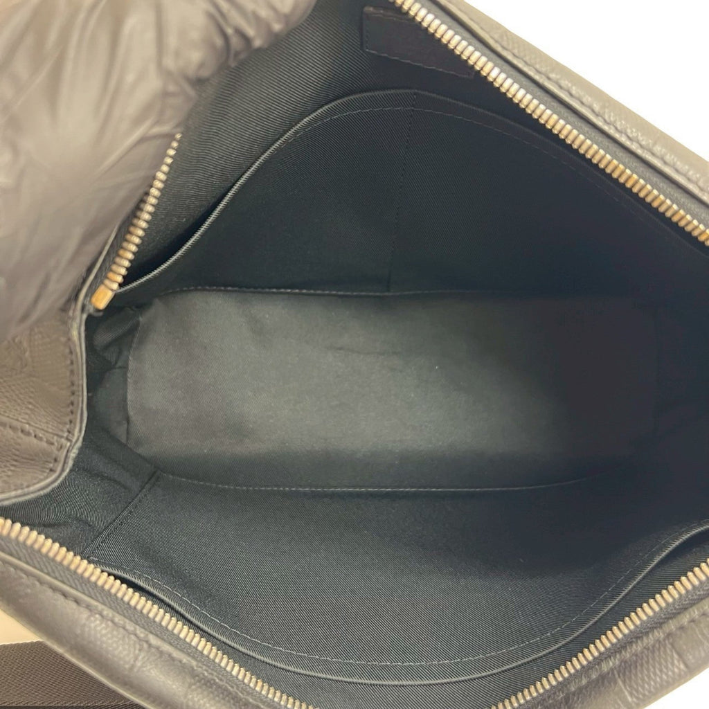 Louis Vuitton Black Leather Shoulder Bag (Pre-Owned)