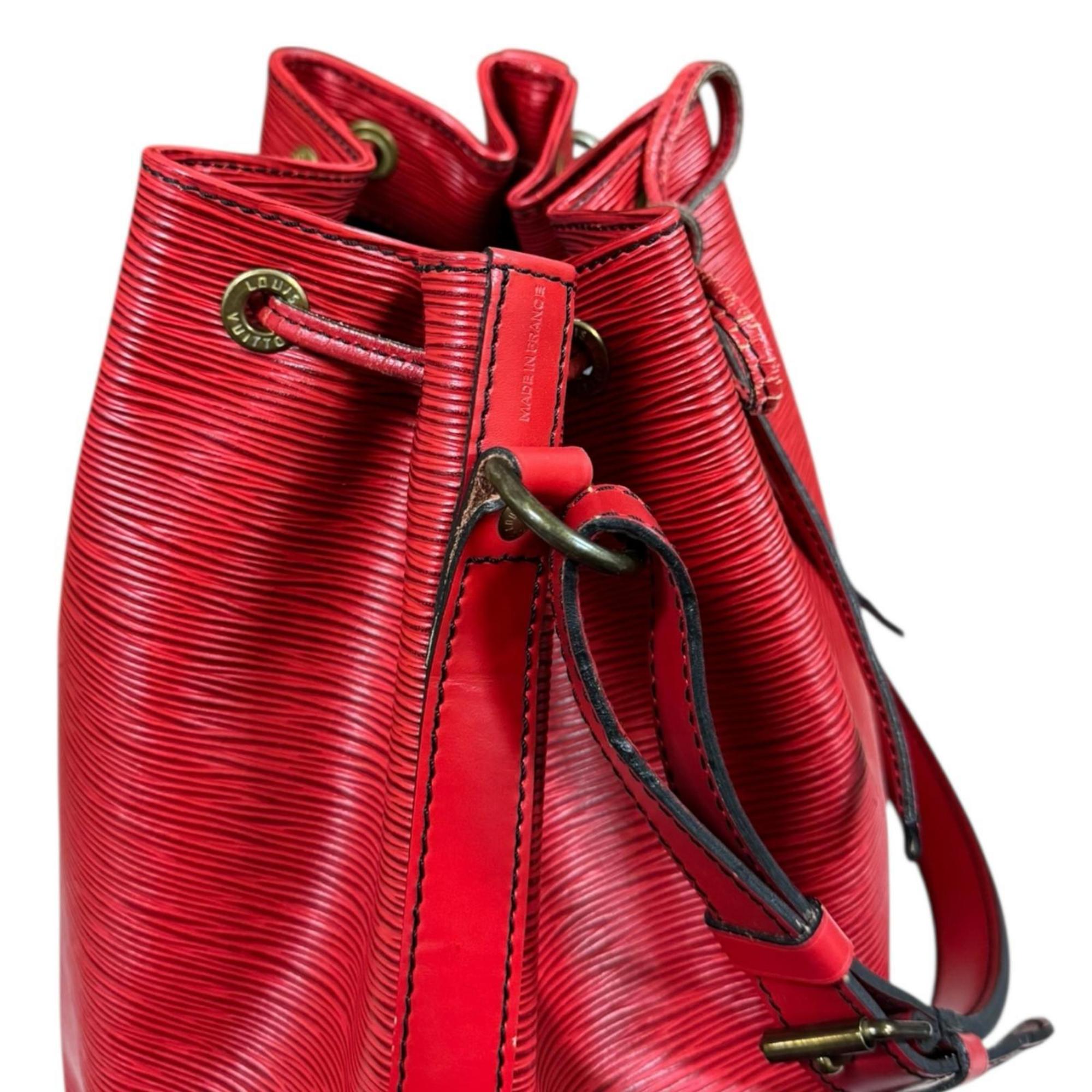 Louis Vuitton Castilian Red Red Color Epi Leather Shoulder Bag (Pre-Owned)