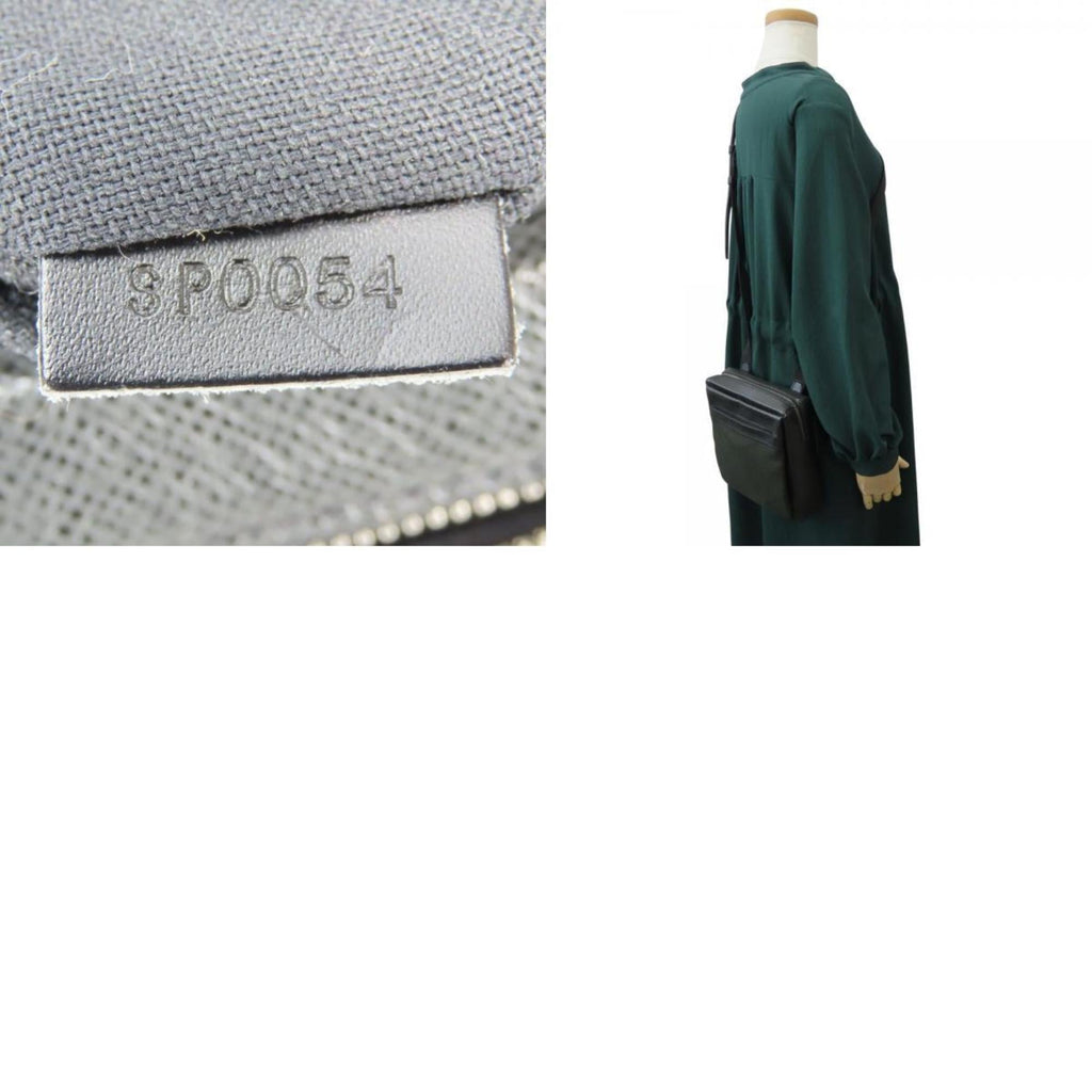 Louis Vuitton Ardoise Moss Green Taiga Leather Shoulder Bag (Pre-Owned)