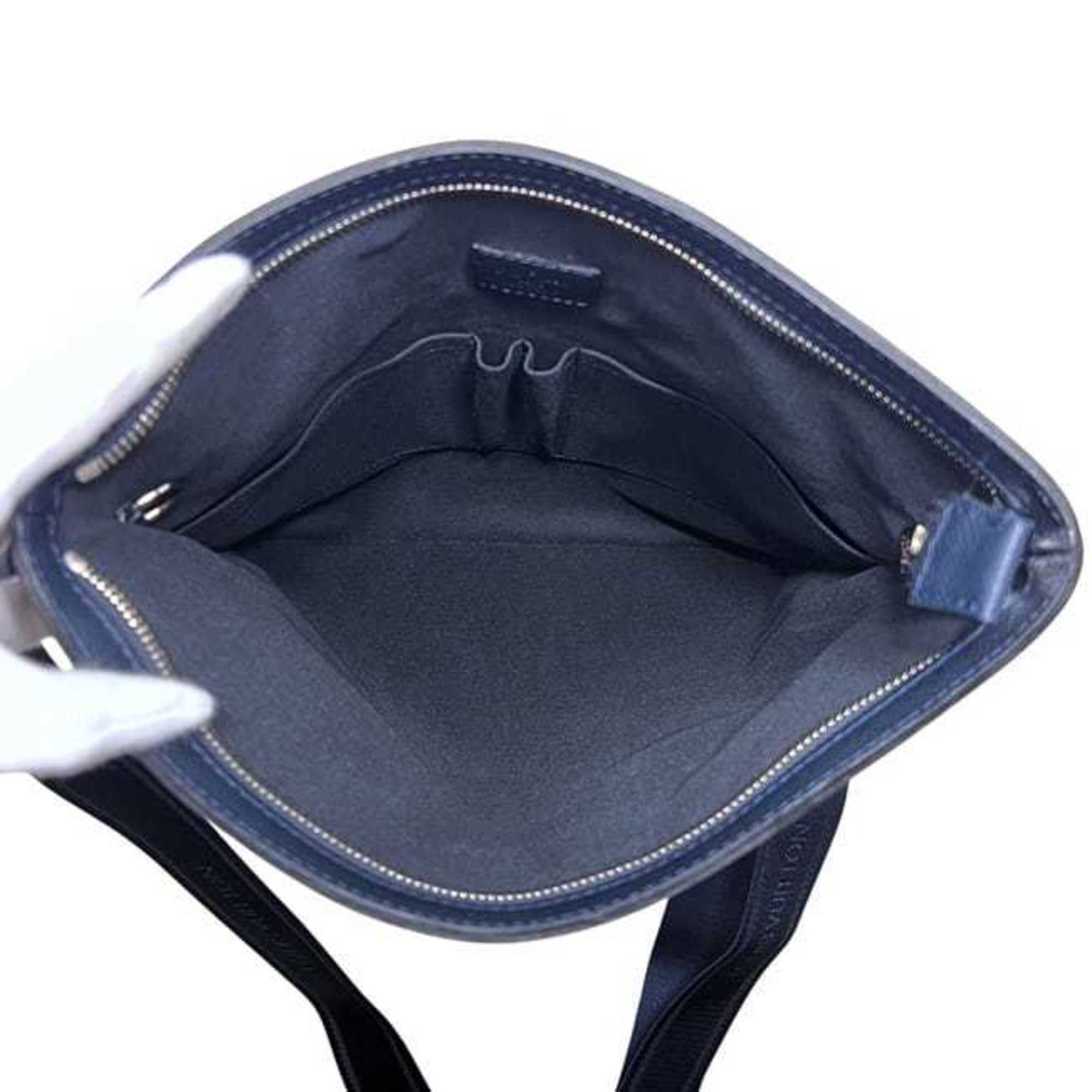 Louis Vuitton Taiga Boreal Navy Taiga Leather Shoulder Bag (Pre-Owned)