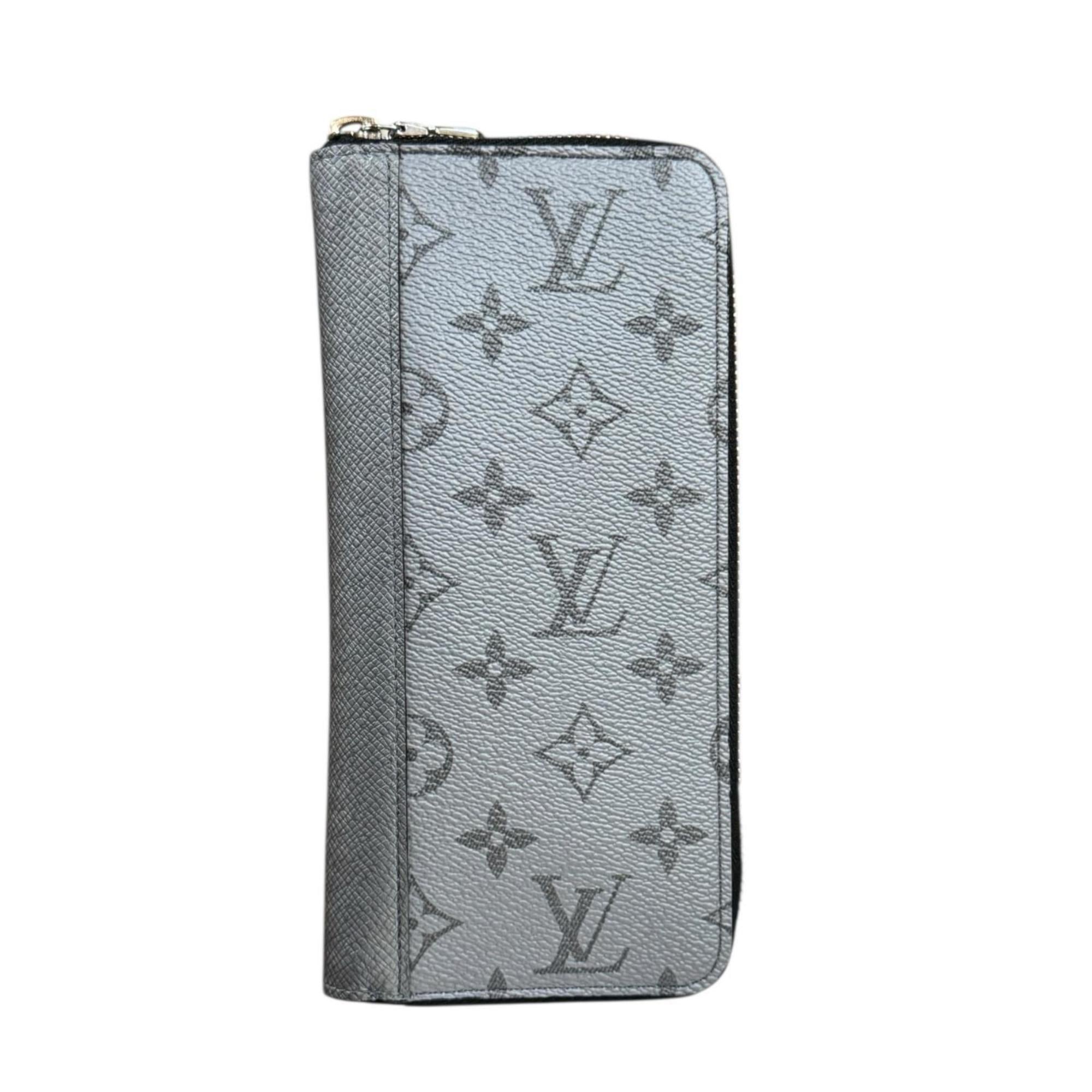 Louis Vuitton Silver Taiga Leather Leather Long Wallet (Bi-Fold) (Pre-Owned)