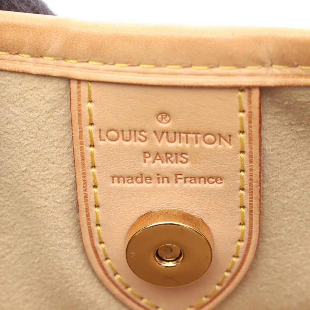 Louis Vuitton Damier Azur White Coated Canvas Shoulder Bag (Pre-Owned)