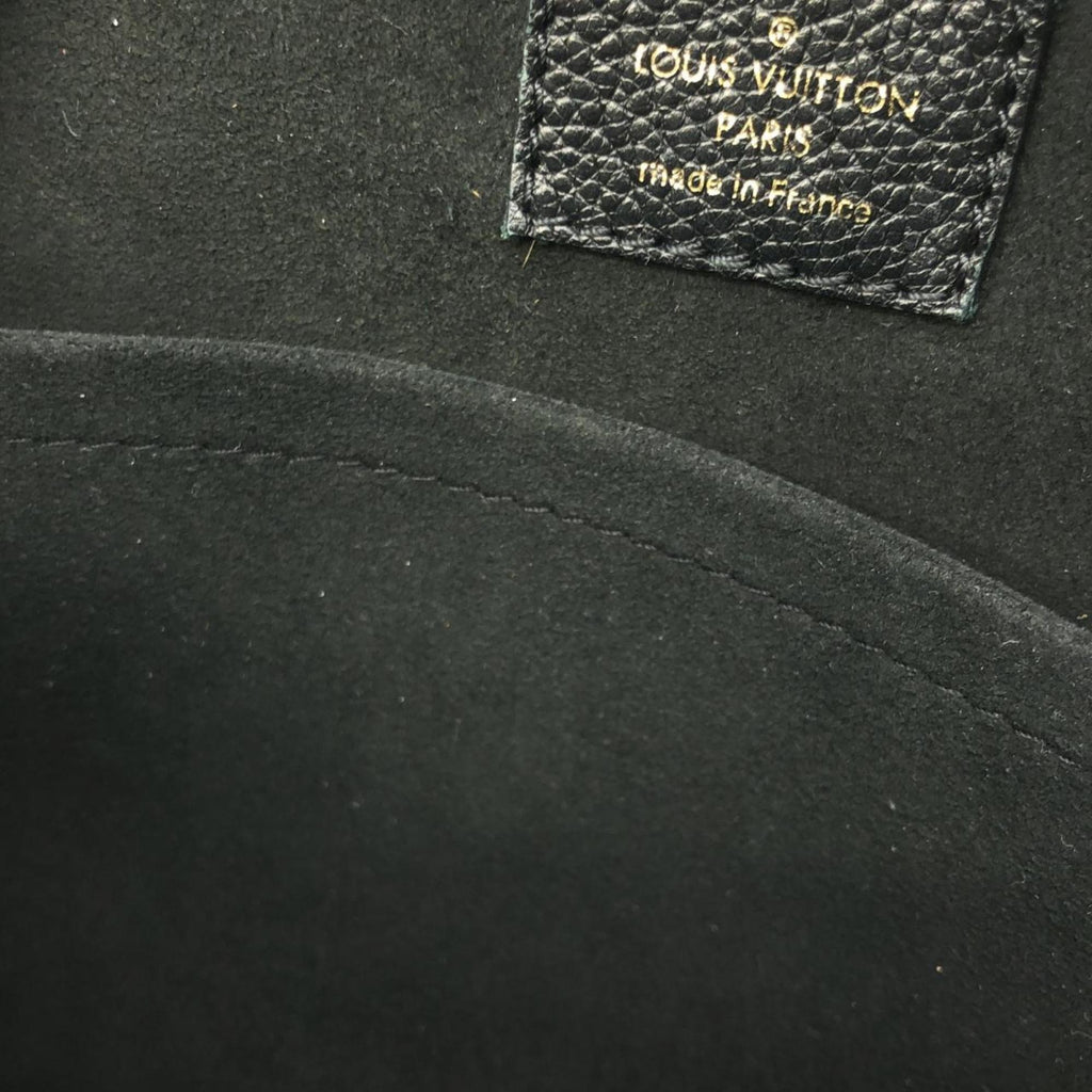 Louis Vuitton Black Leather Shoulder Bag (Pre-Owned)