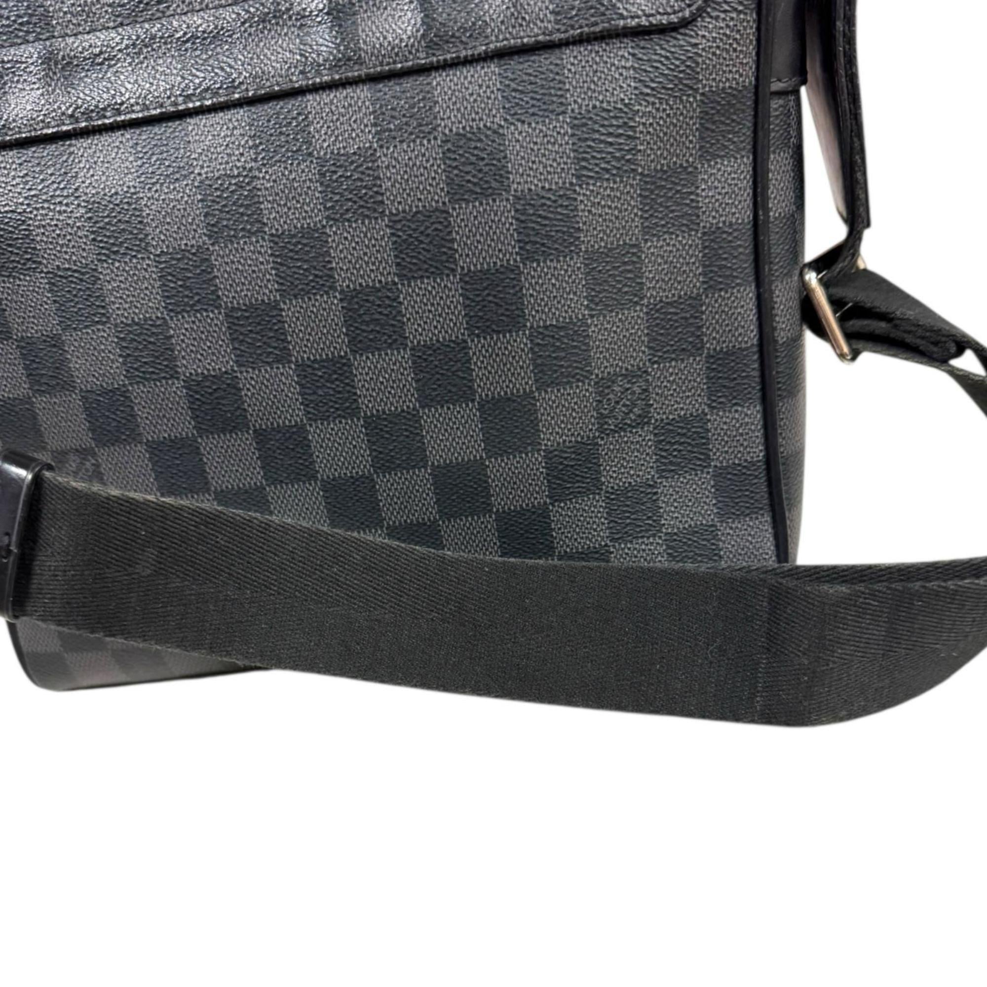 Louis Vuitton Black Gray Or Damier Graphite Shoulder Bag (Pre-Owned)