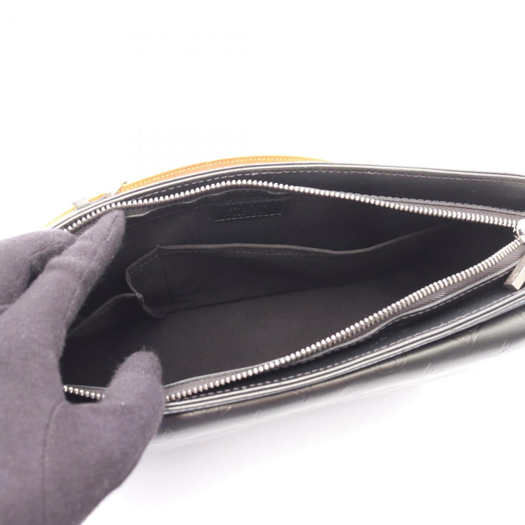 Louis Vuitton Black Leather Shoulder Bag (Pre-Owned)