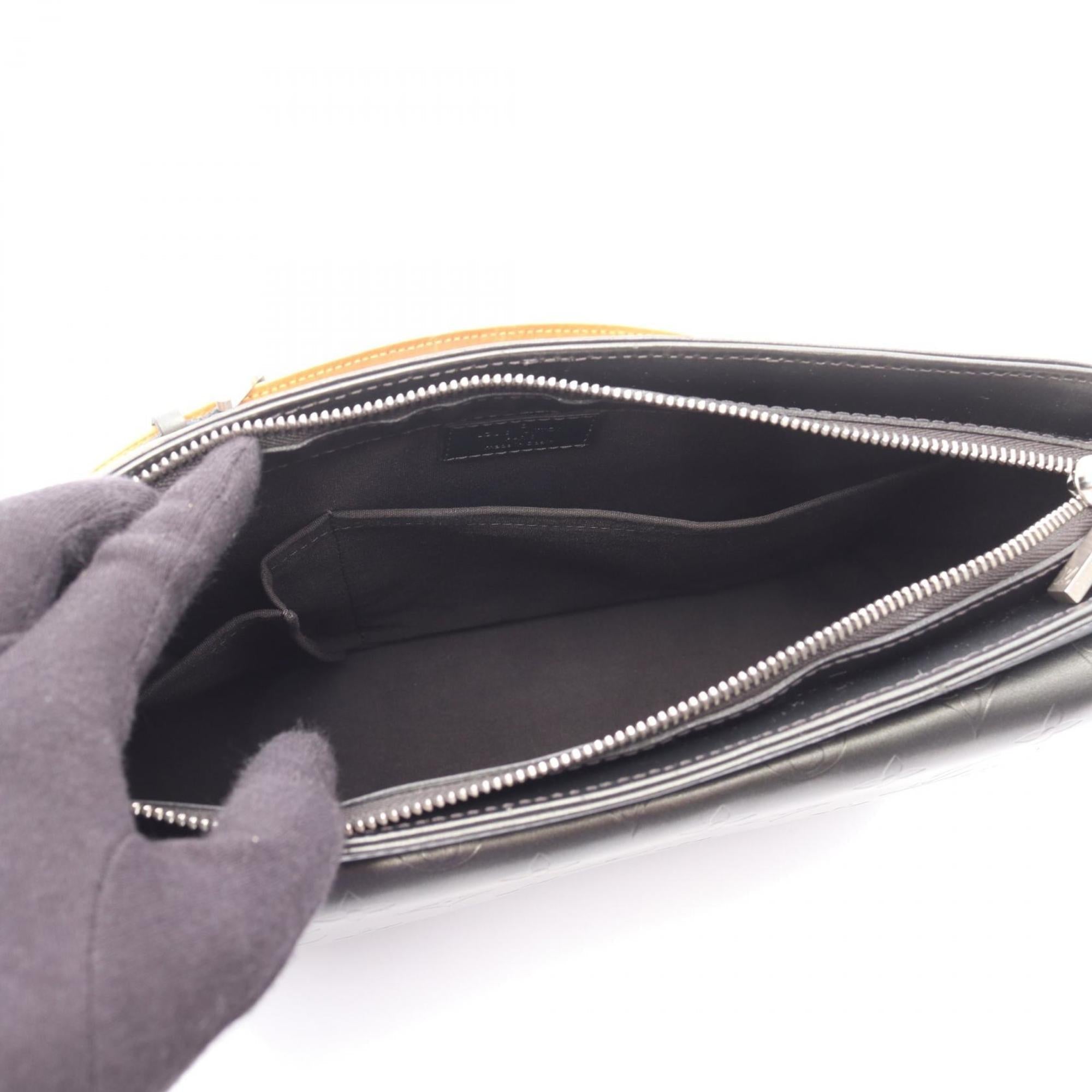 Louis Vuitton Black Leather Shoulder Bag (Pre-Owned)