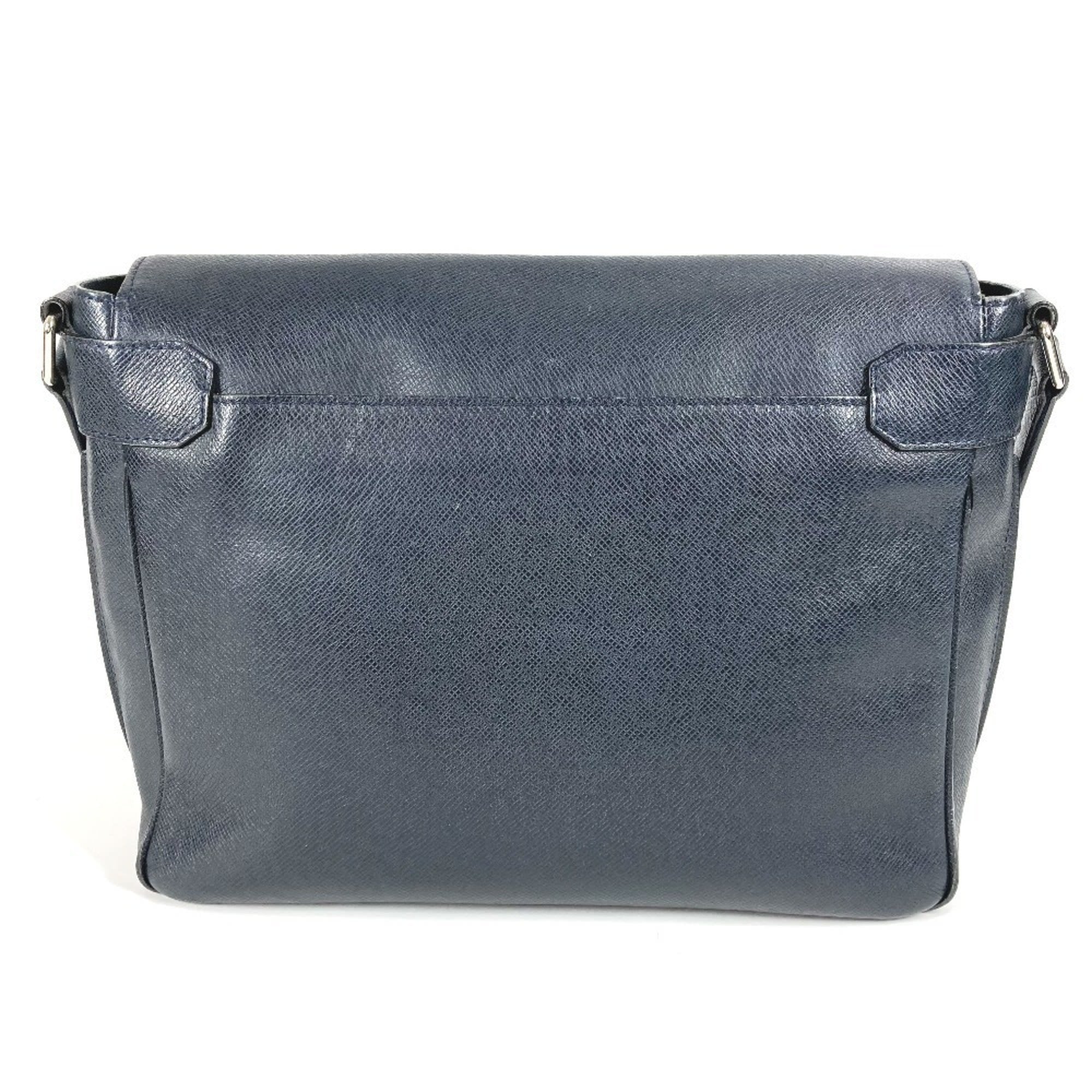Louis Vuitton Boreal Galle Navy Taiga Leather Messenger Bag Shoulder Bag (Pre-Owned)