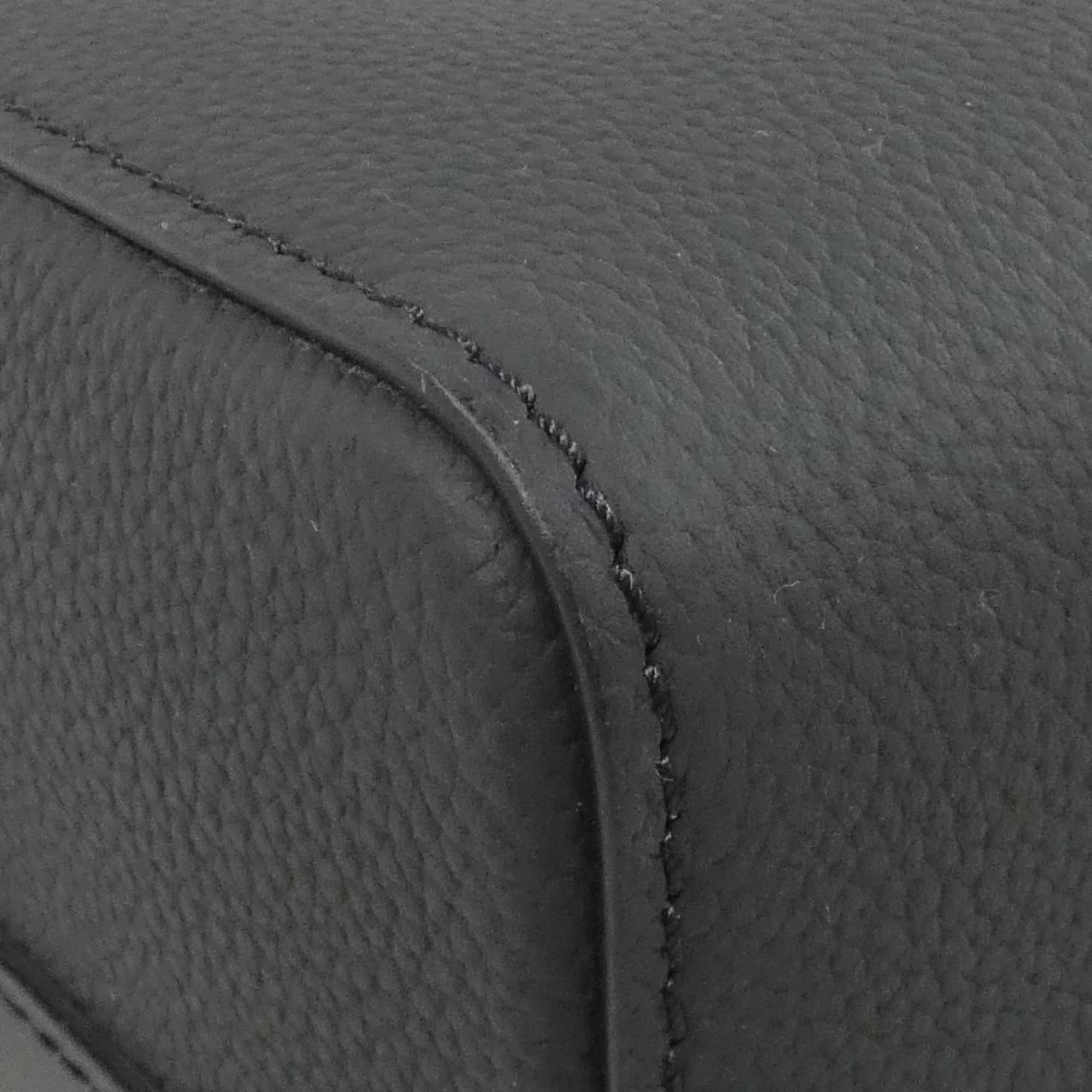 Louis Vuitton Black Leather Shoulder Bag (Pre-Owned)