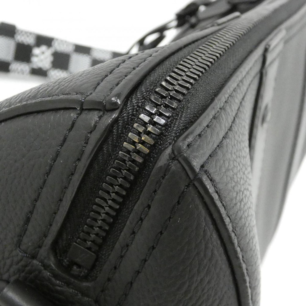 Louis Vuitton Black Leather Shoulder Bag (Pre-Owned)
