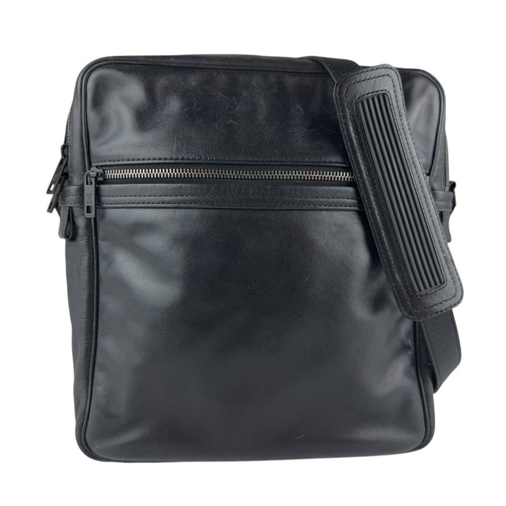 Louis Vuitton Noir Shoulder Bag (Pre-Owned)
