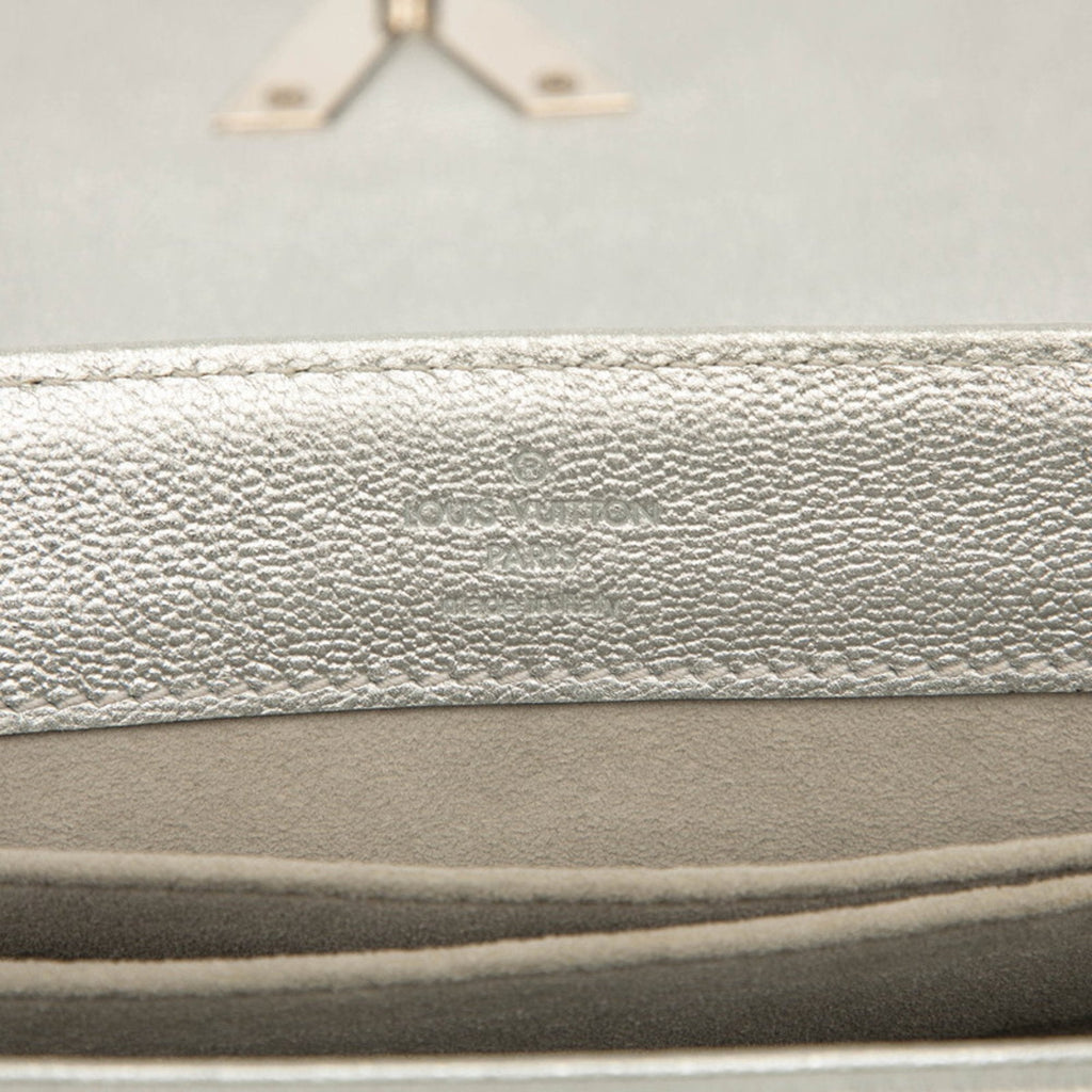 Louis Vuitton Argent Silver Leather Shoulder Bag (Pre-Owned)