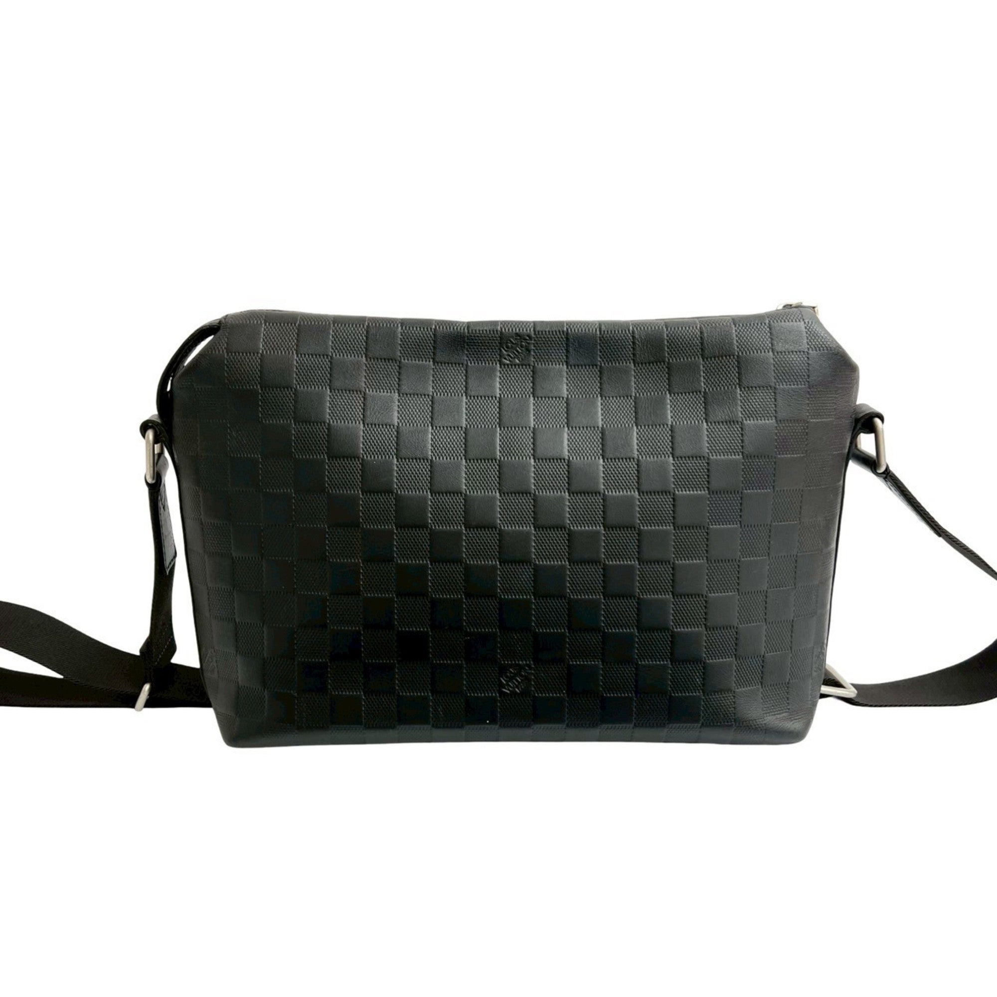 Louis Vuitton Black Leather Shoulder Bag (Pre-Owned)