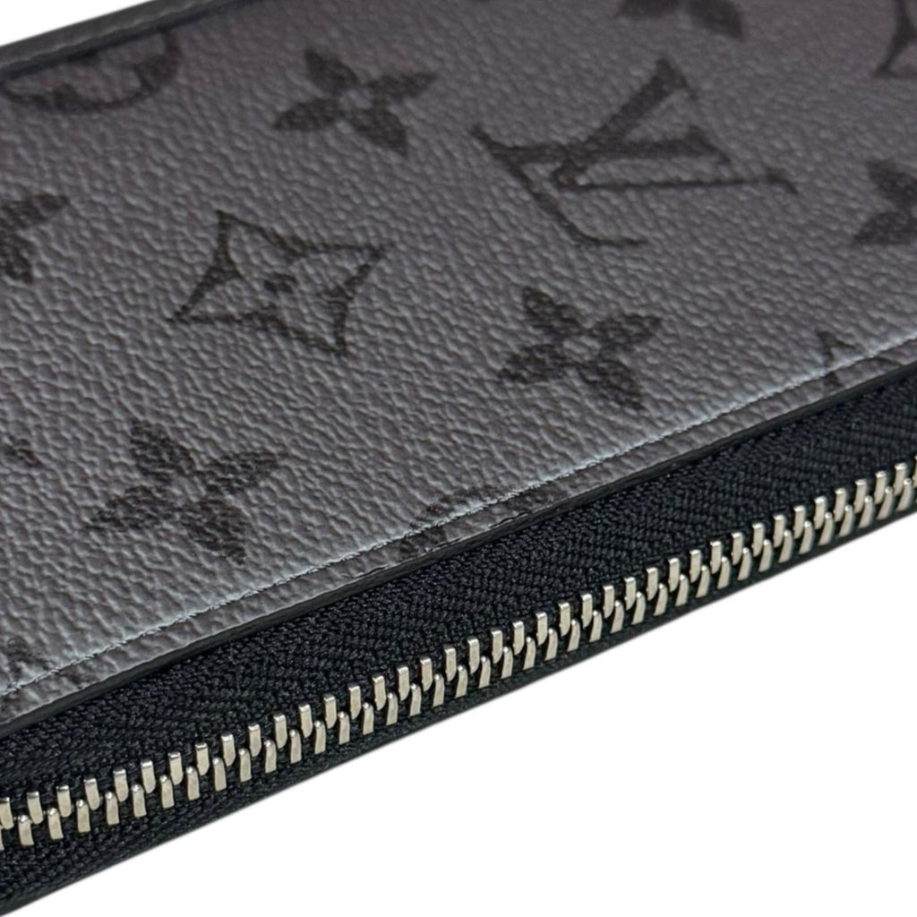 Louis Vuitton Silver Taiga Leather Leather Long Wallet (Bi-Fold) (Pre-Owned)