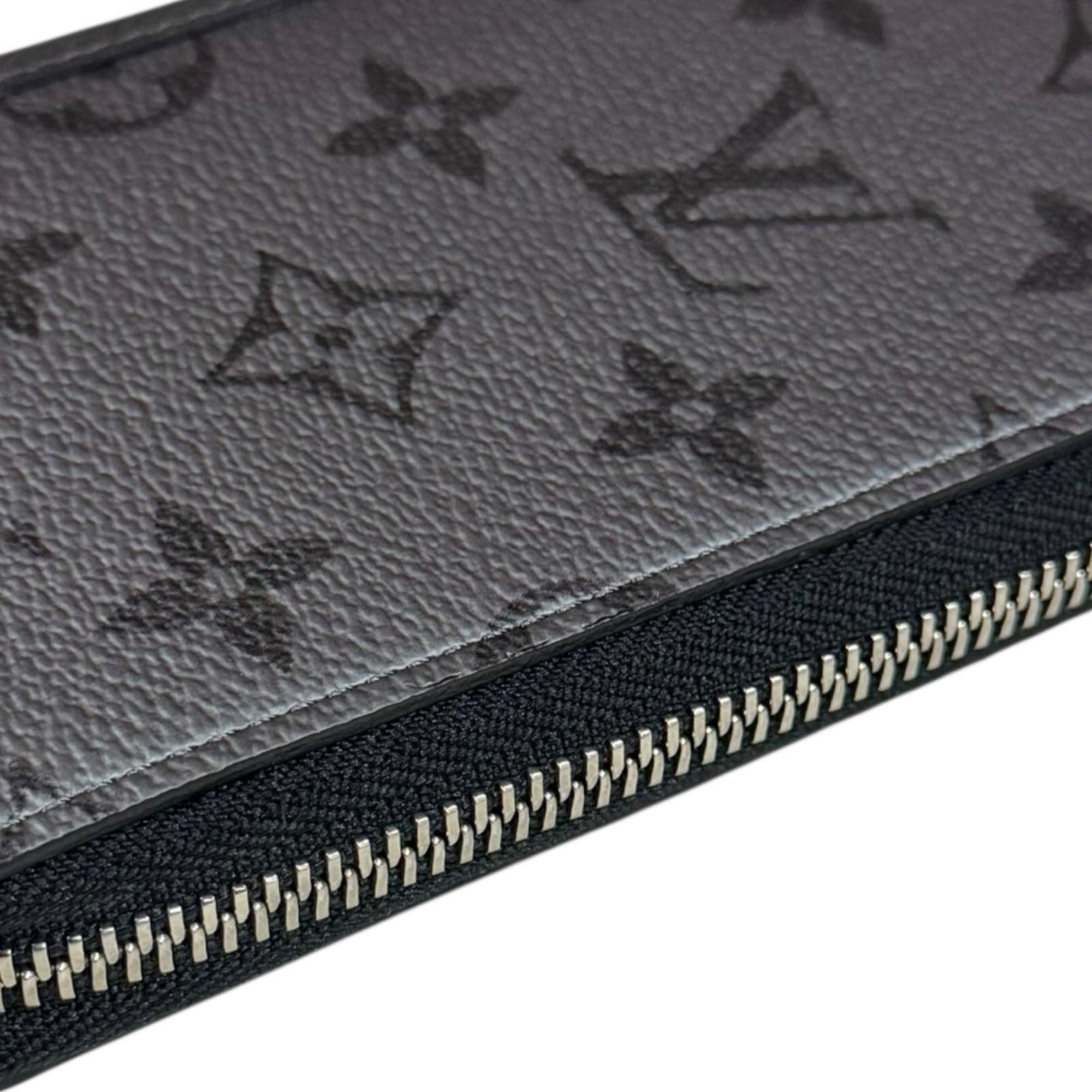 Louis Vuitton Silver Taiga Leather Leather Long Wallet (Bi-Fold) (Pre-Owned)