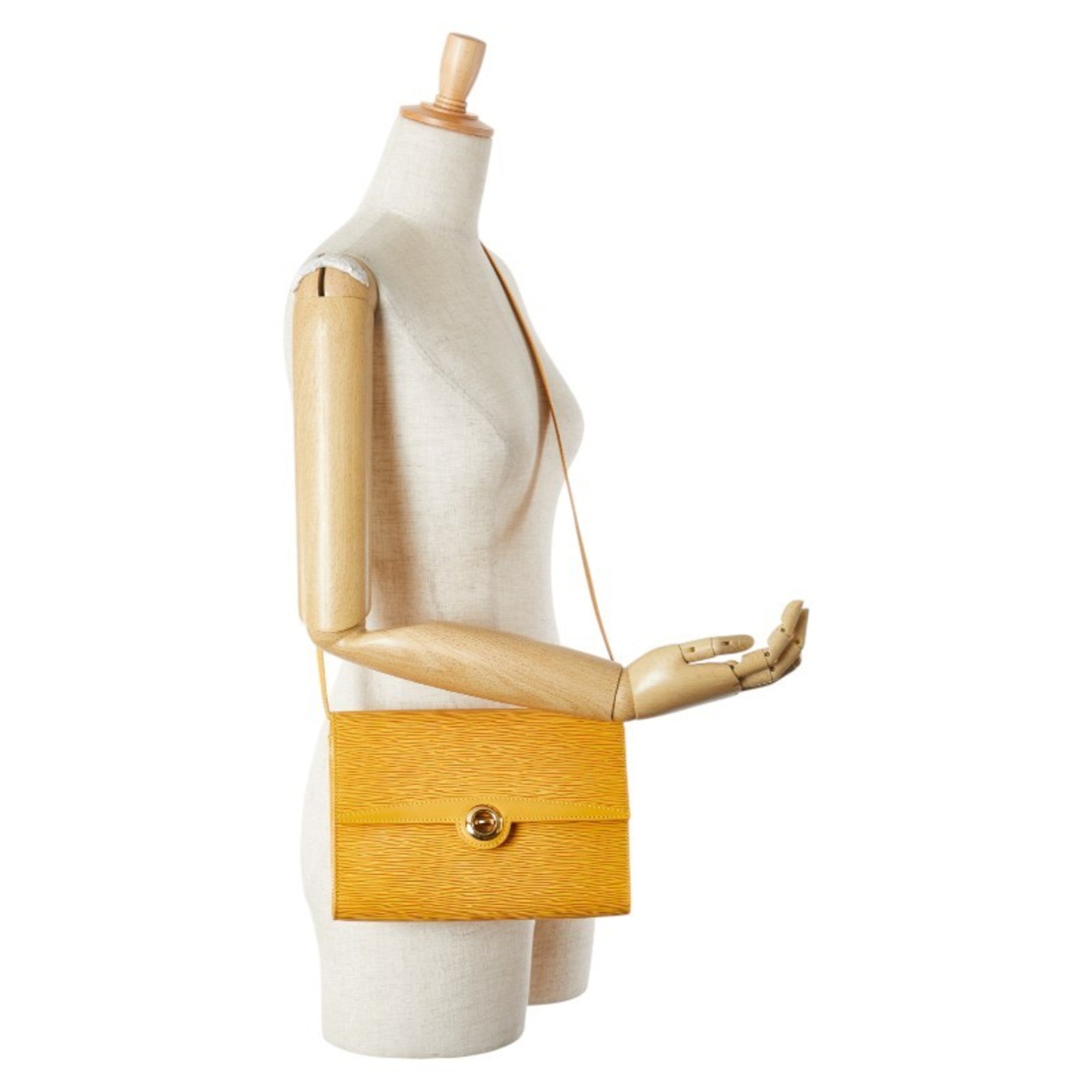 Louis Vuitton Yellow Leather Shoulder Bag (Pre-Owned)