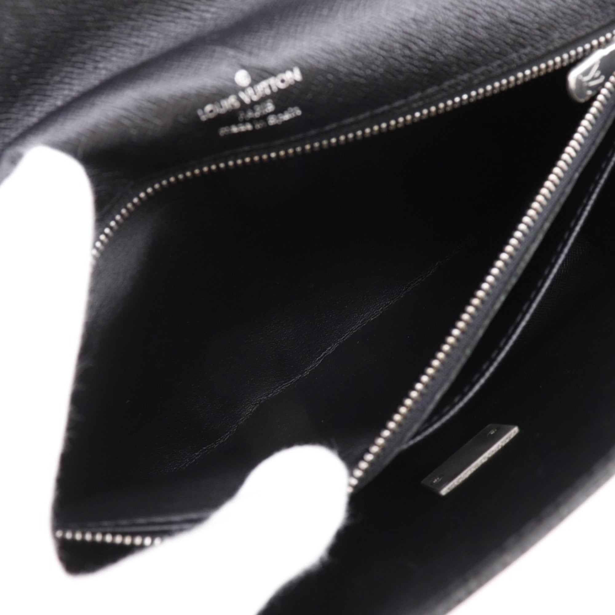 Louis Vuitton Taiga Ardoise Black Taiga Leather Pochette (Pre-Owned)