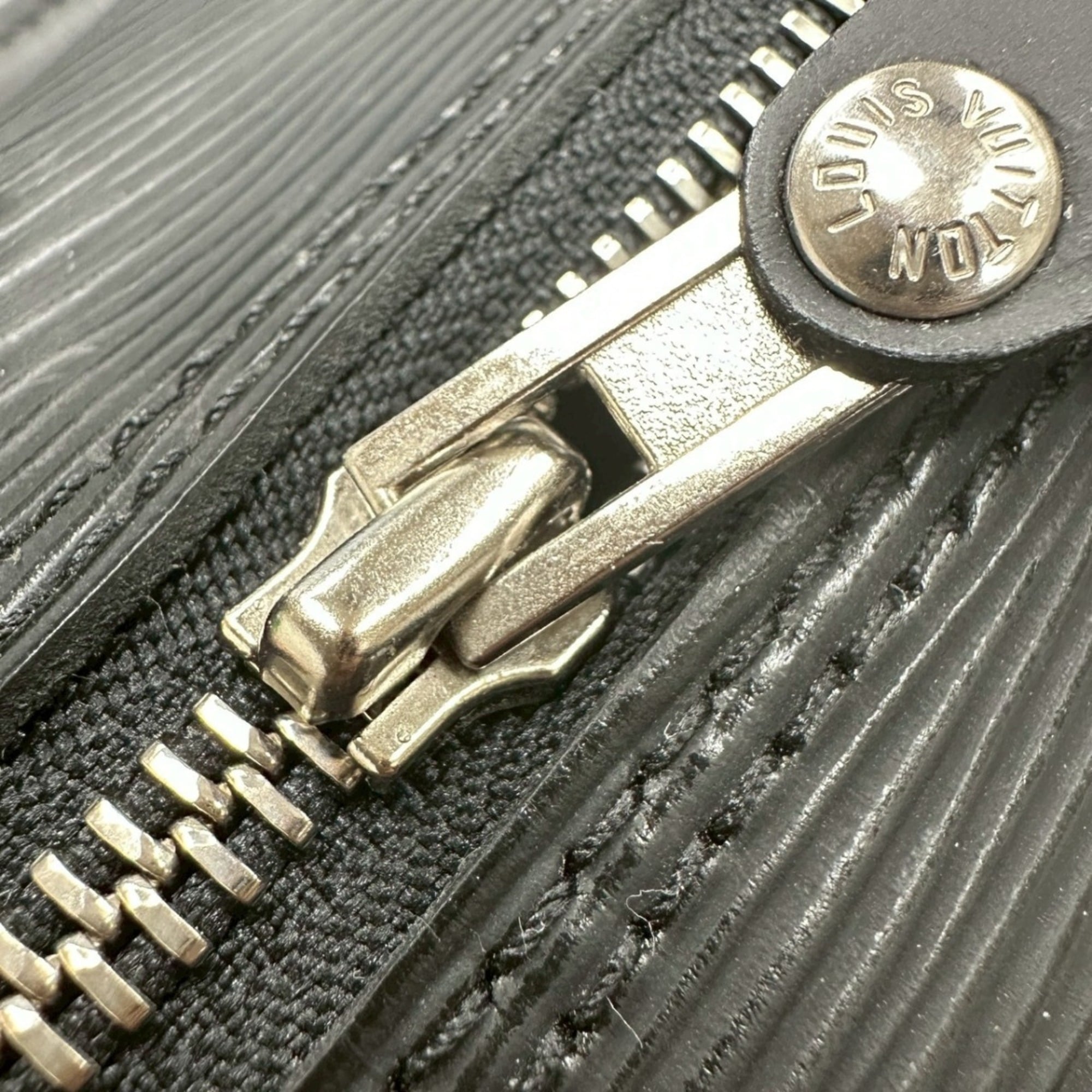Louis Vuitton Black Epi Leather Handbag (Pre-Owned)