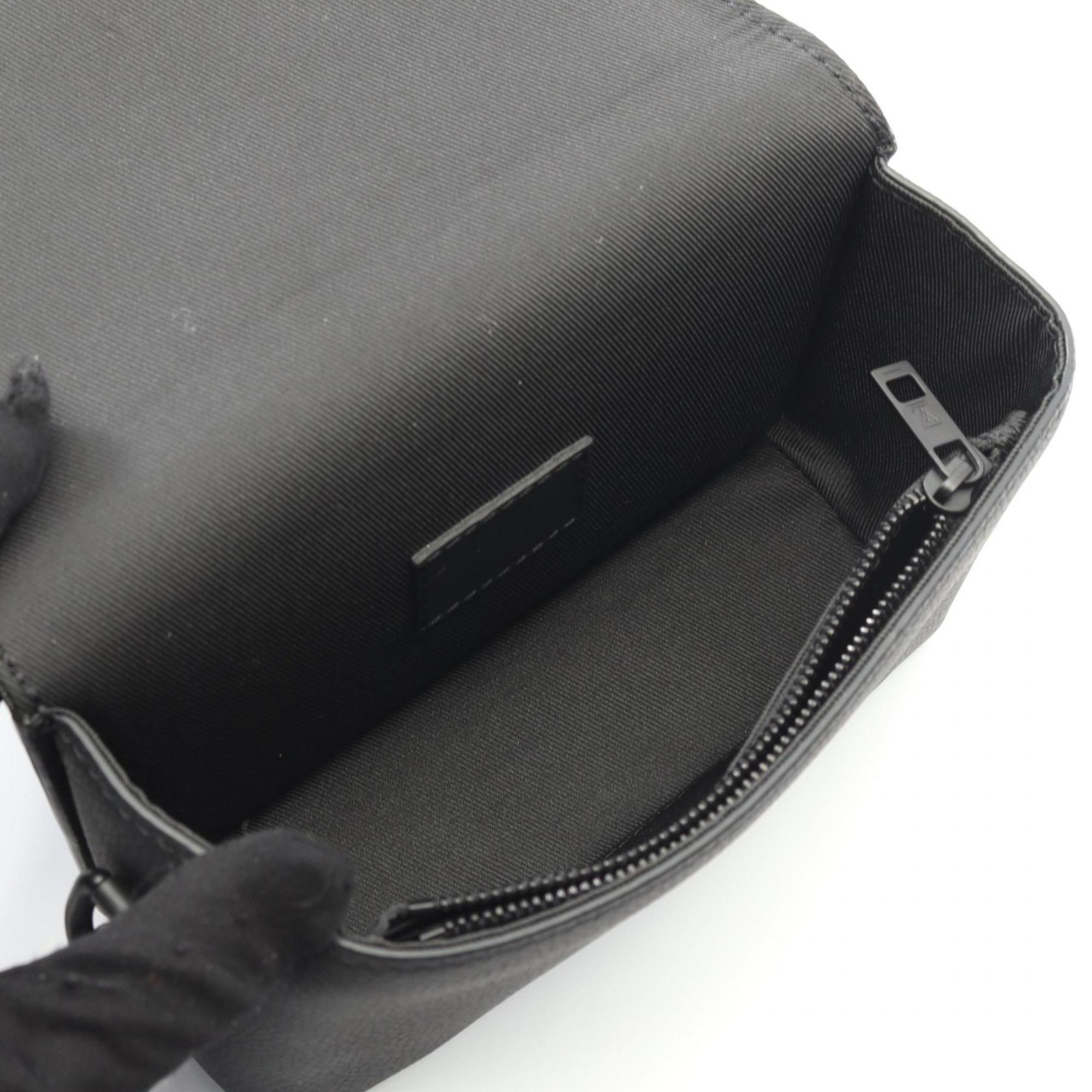 Louis Vuitton Black Leather Shoulder Bag (Pre-Owned)