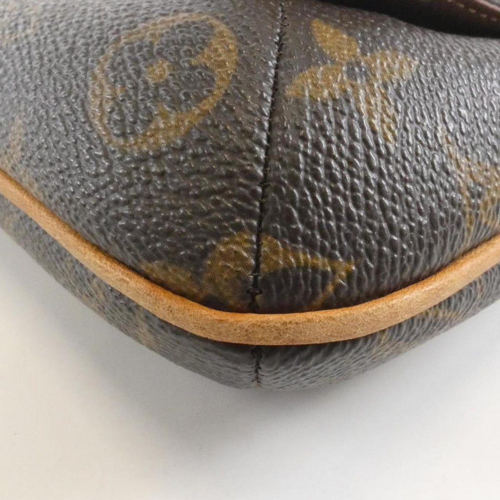 Louis Vuitton Marron Coated Canvas Shoulder Bag (Pre-Owned)