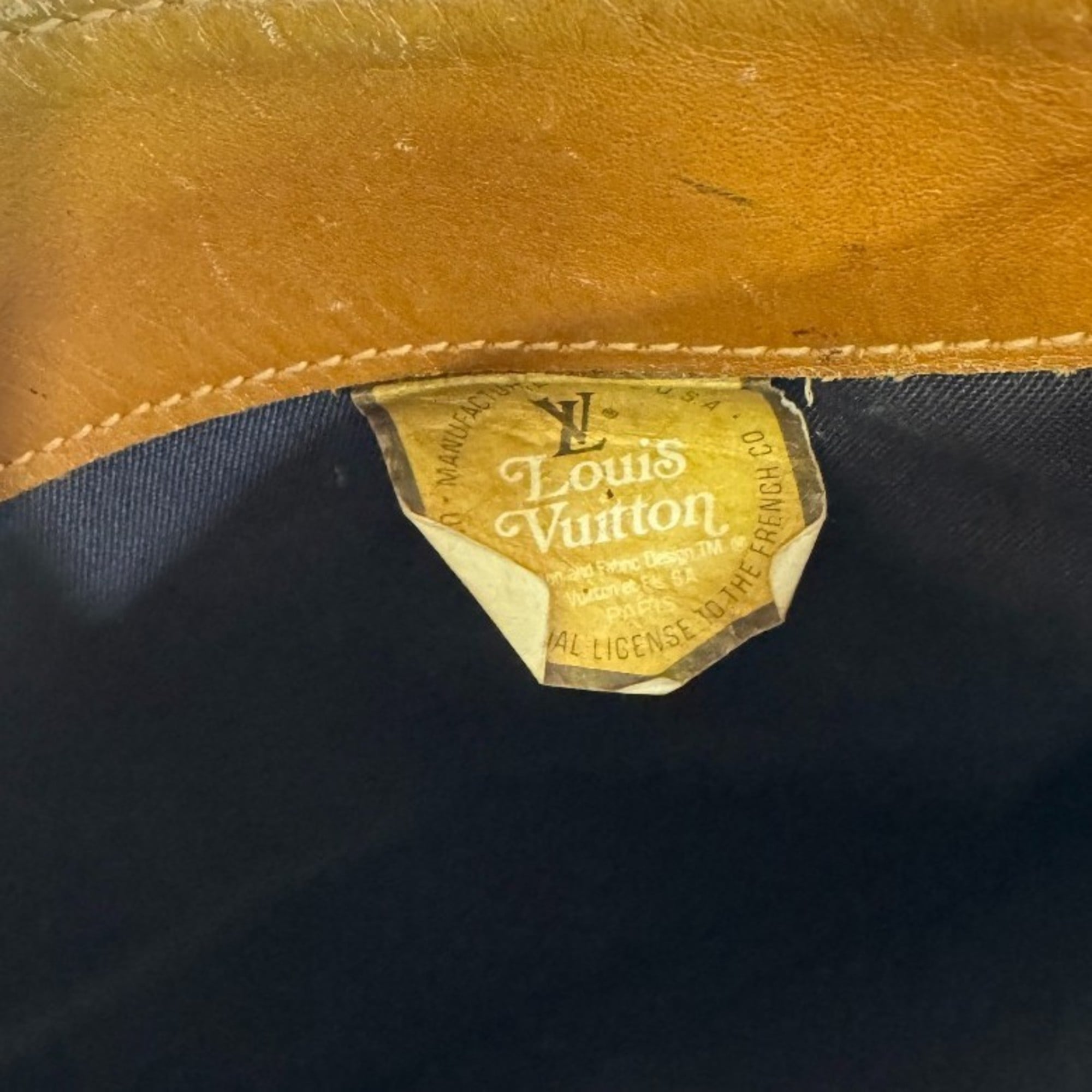 Louis Vuitton Brown Leather Shoulder Bag (Pre-Owned)