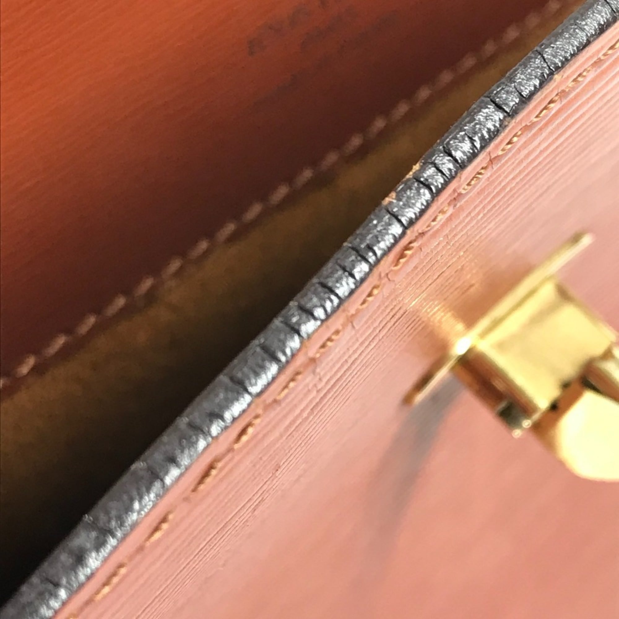 Louis Vuitton Brown Epi Leather Shoulder Bag (Pre-Owned)