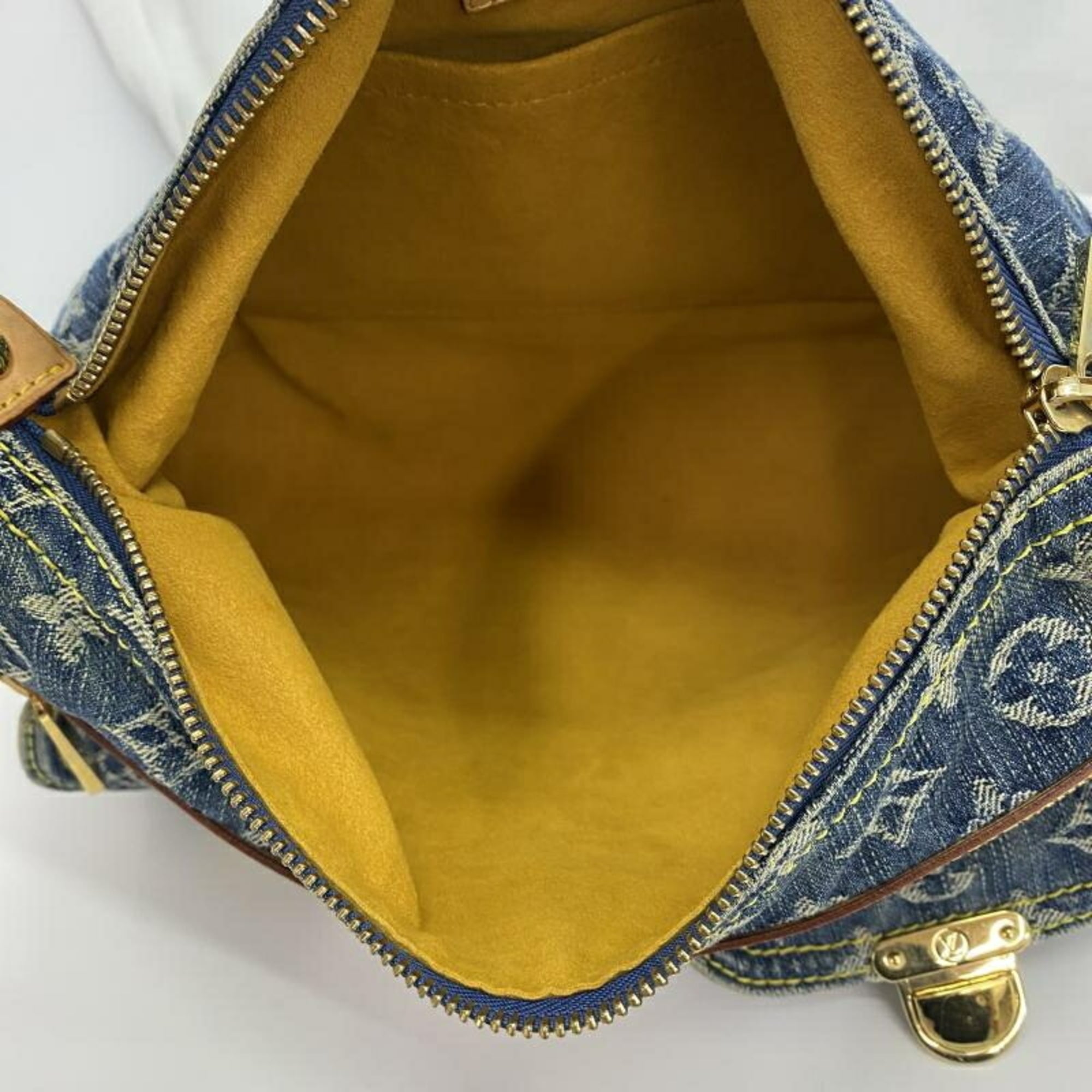 Louis Vuitton Blue Denim Shoulder Bag (Pre-Owned)