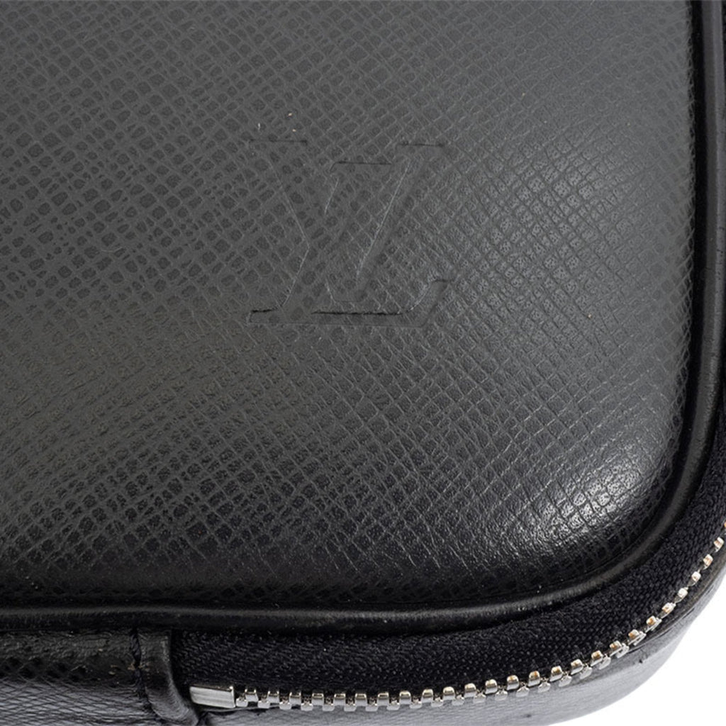 Louis Vuitton Ardoise Taiga Leather Shoulder Bag (Pre-Owned)