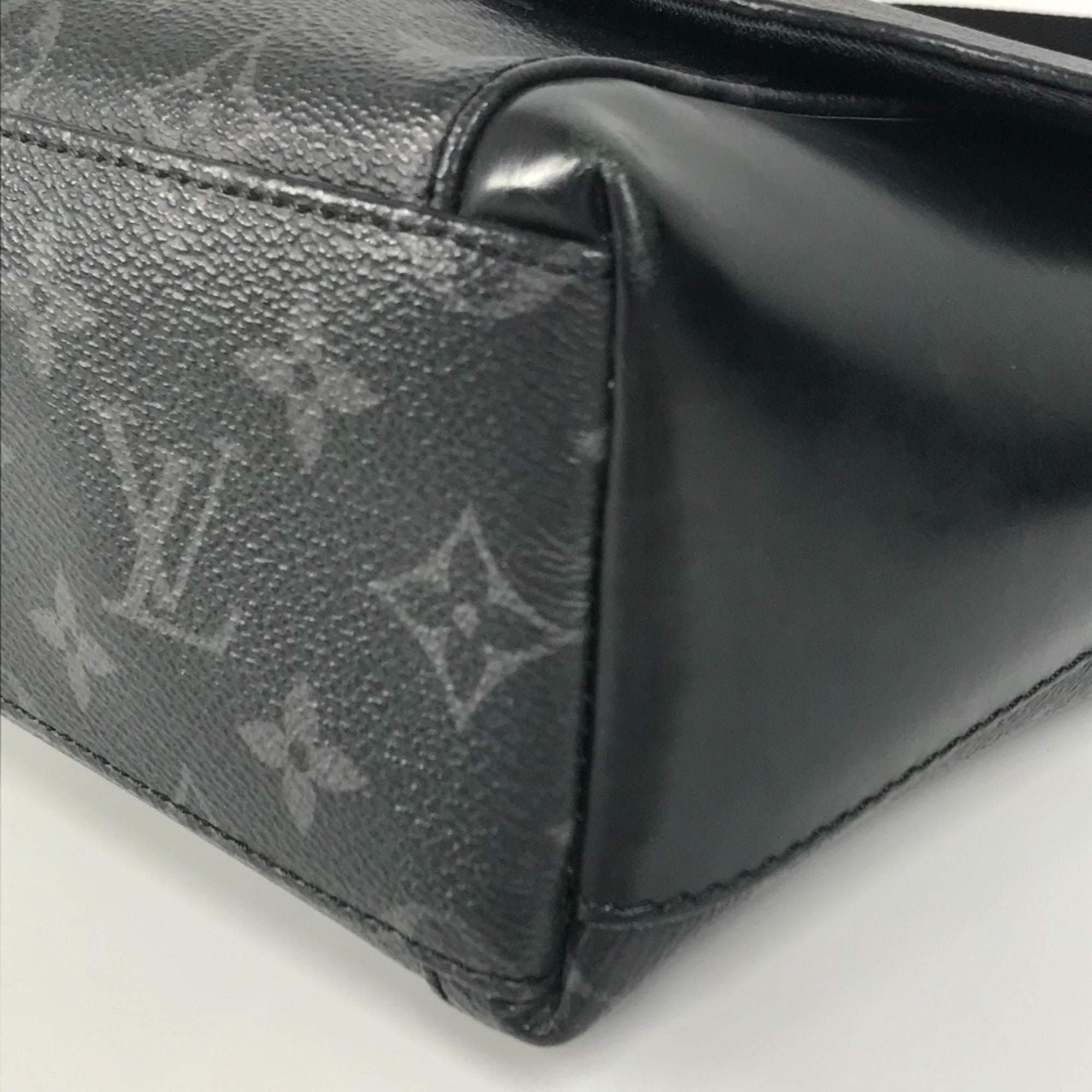 District Messenger Bag Monogram Eclipse Canvas PM