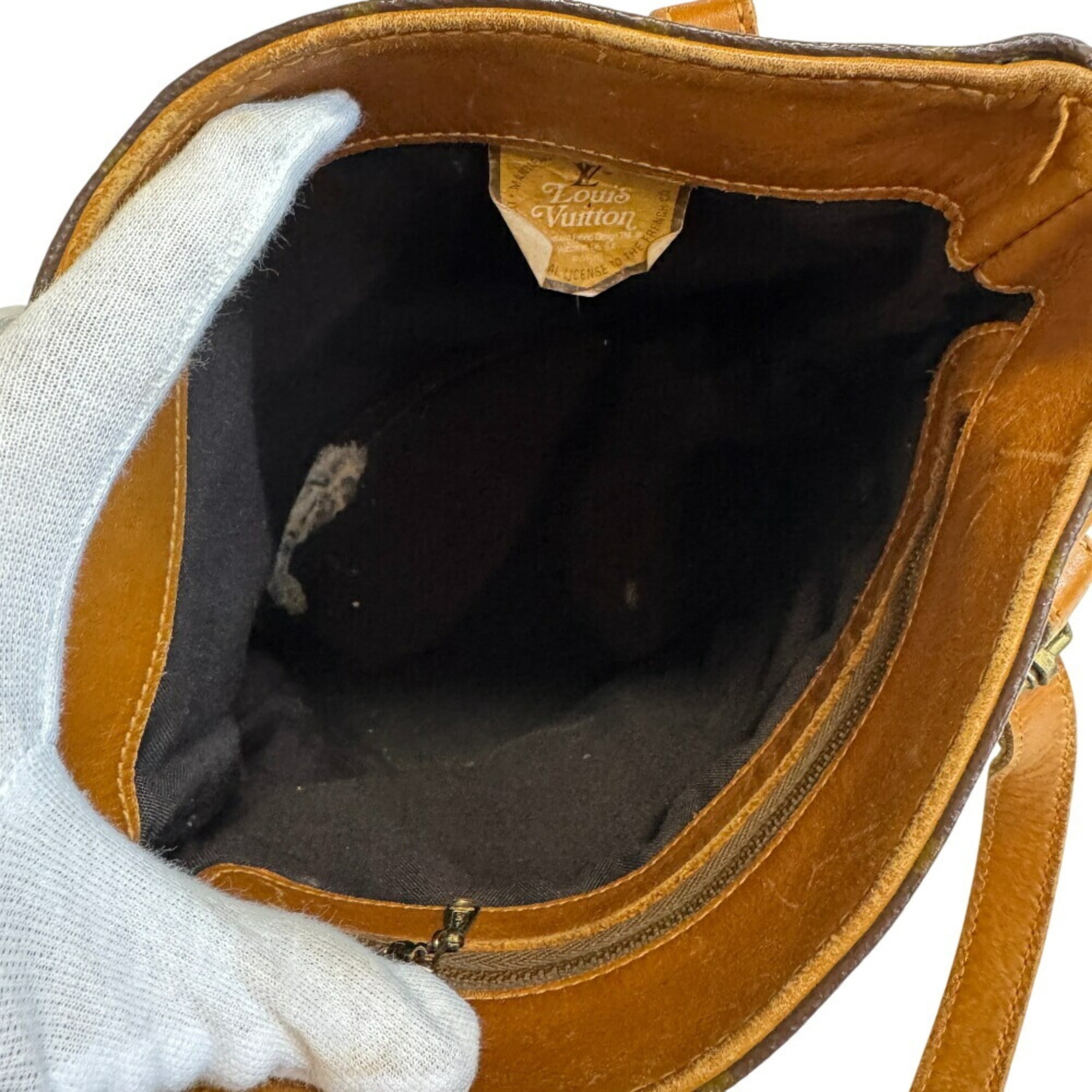 Louis Vuitton Brown Leather Shoulder Bag (Pre-Owned)