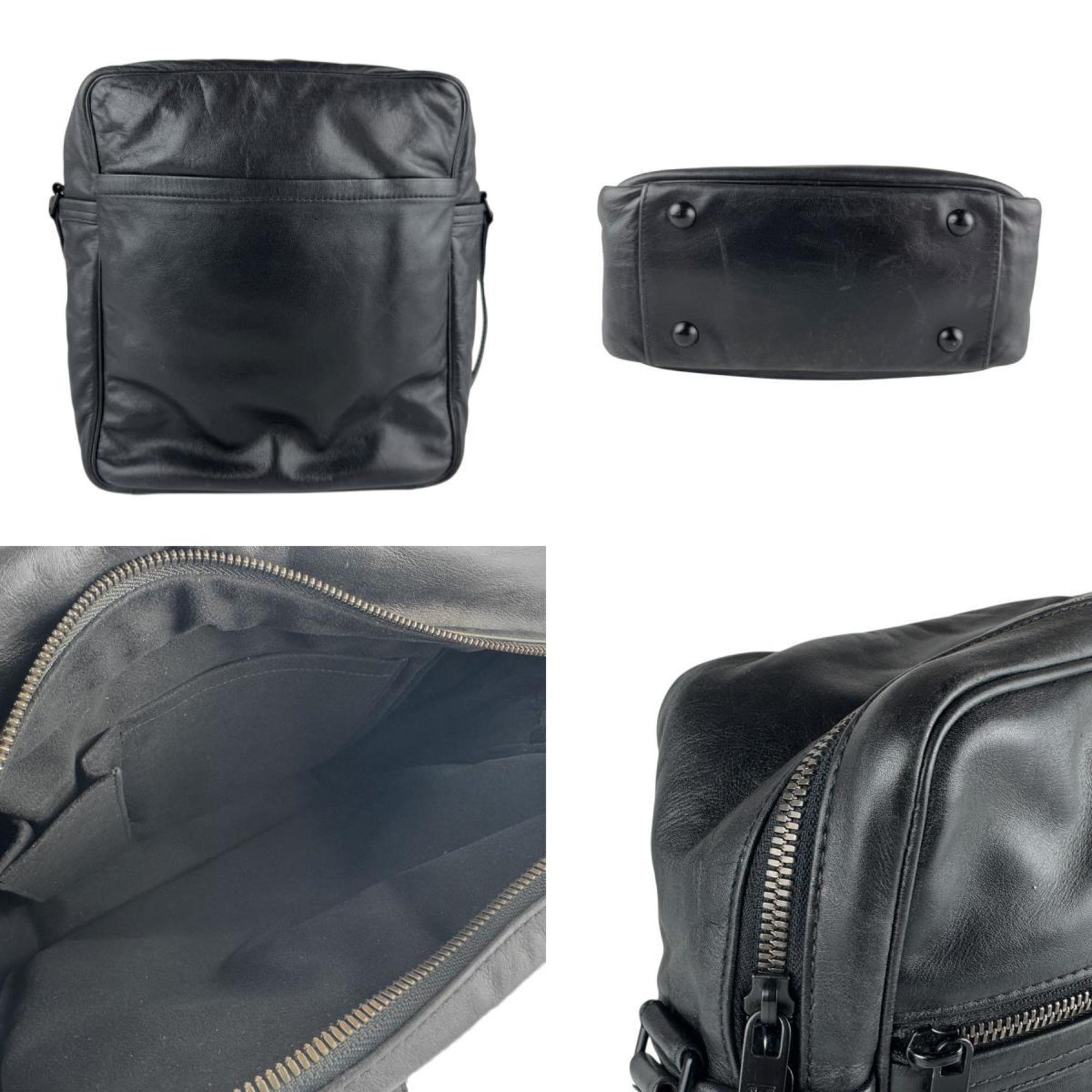 Louis Vuitton Noir Shoulder Bag (Pre-Owned)