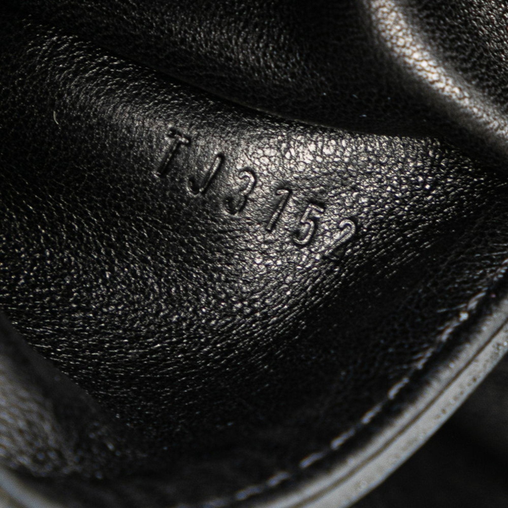 Louis Vuitton Black Noir Patent Leather Handbag (Pre-Owned)