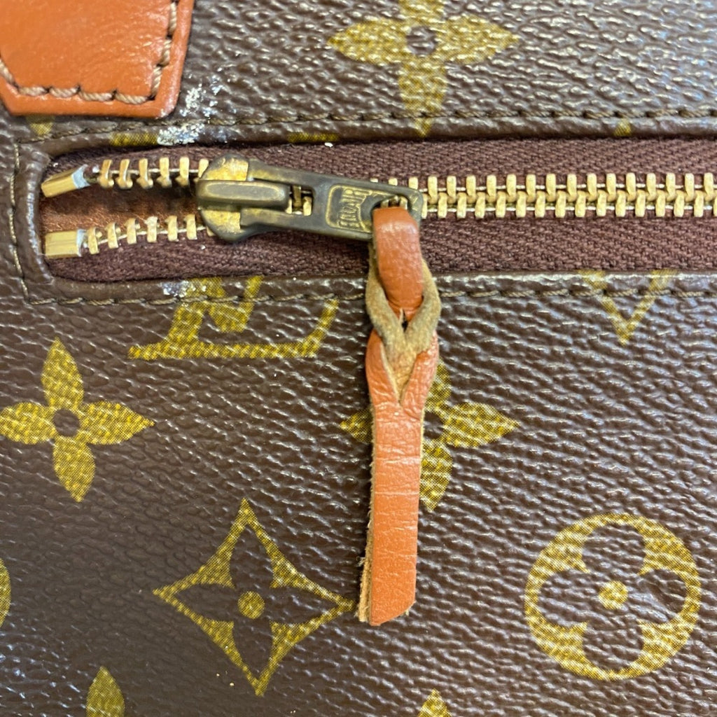 Louis Vuitton Brown Monogram Leather Clutch Bag (Pre-Owned)