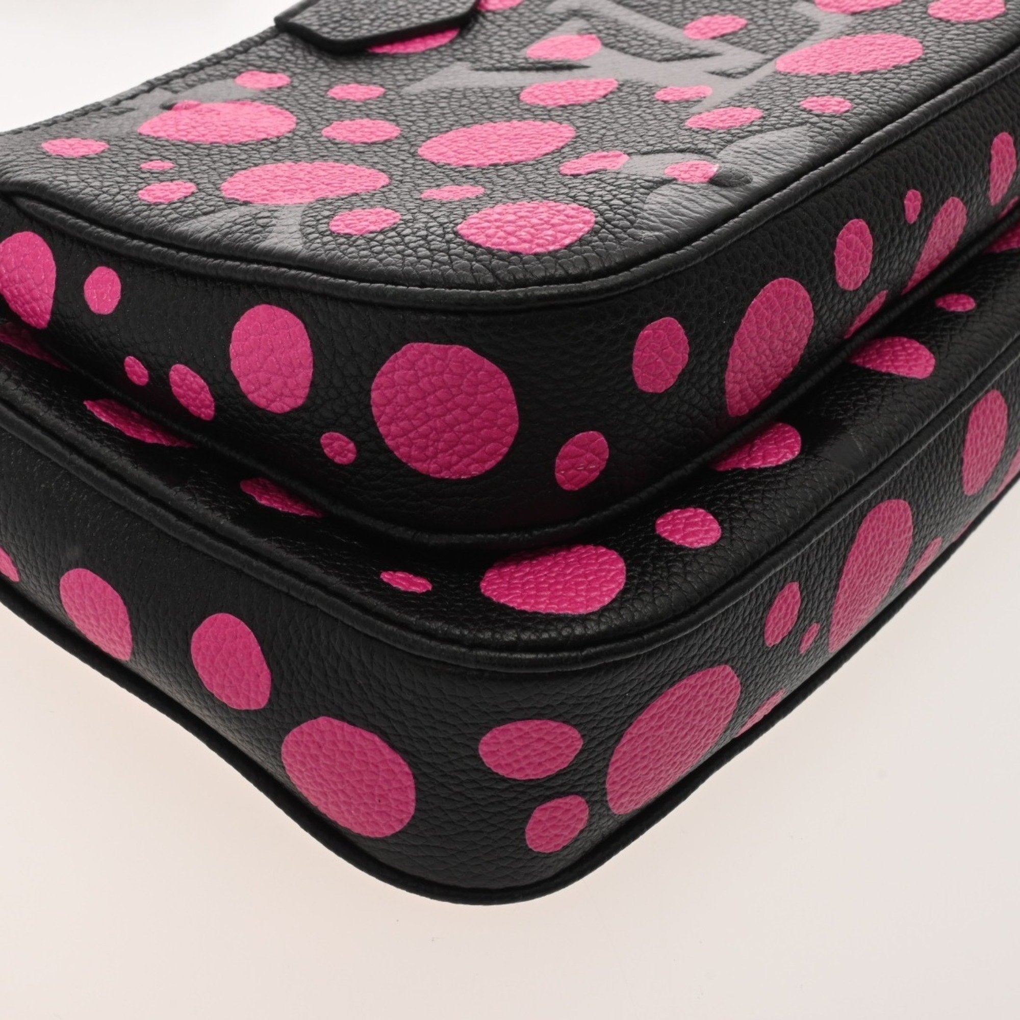 Louis Vuitton Noir Pink Leather Pochette Pouch Shoulder Bag (Pre-Owned)