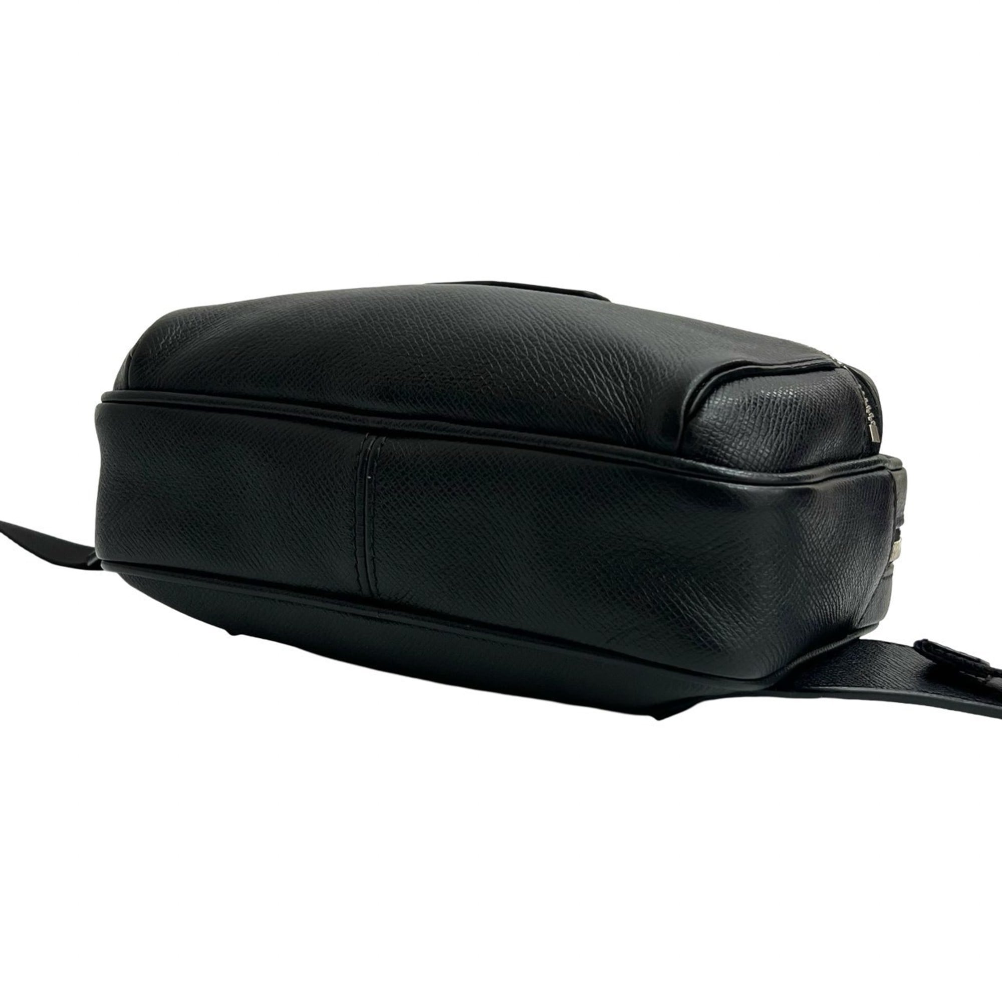 Louis Vuitton Black Leather Shoulder Bag Sling Bag (Pre-Owned)