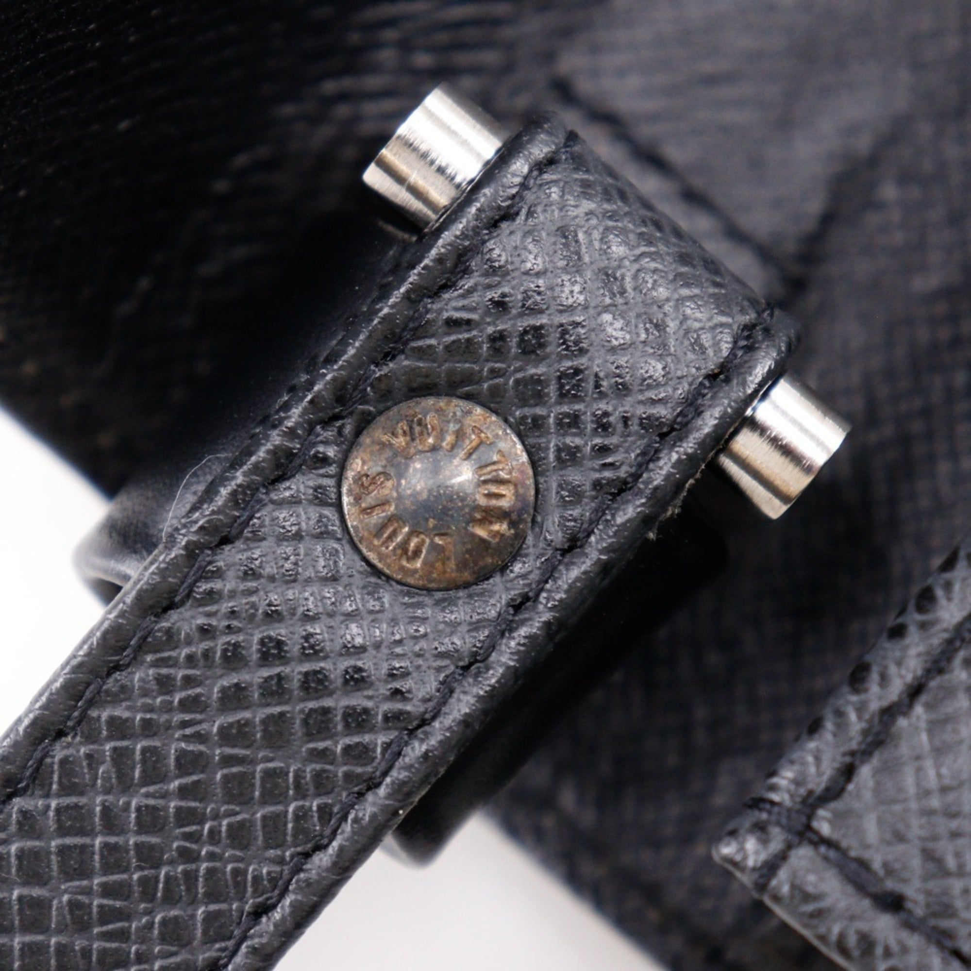 Louis Vuitton Taiga Ardoise Black Taiga Leather Pochette (Pre-Owned)