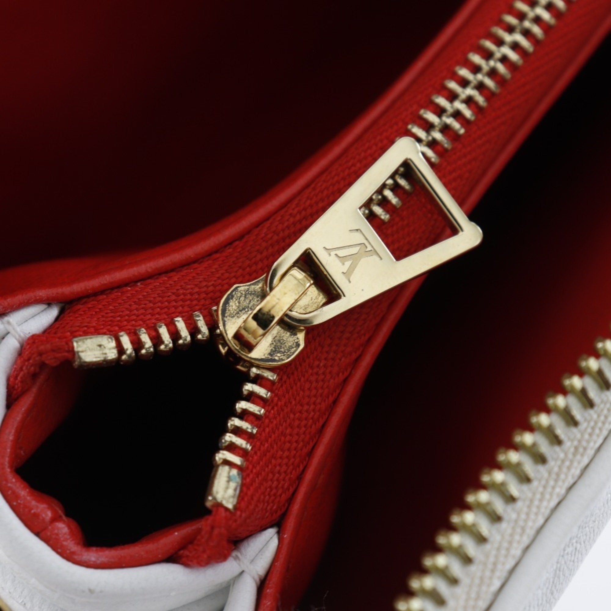 Louis Vuitton Navy Red Color White Leather Shoulder Bag (Pre-Owned)