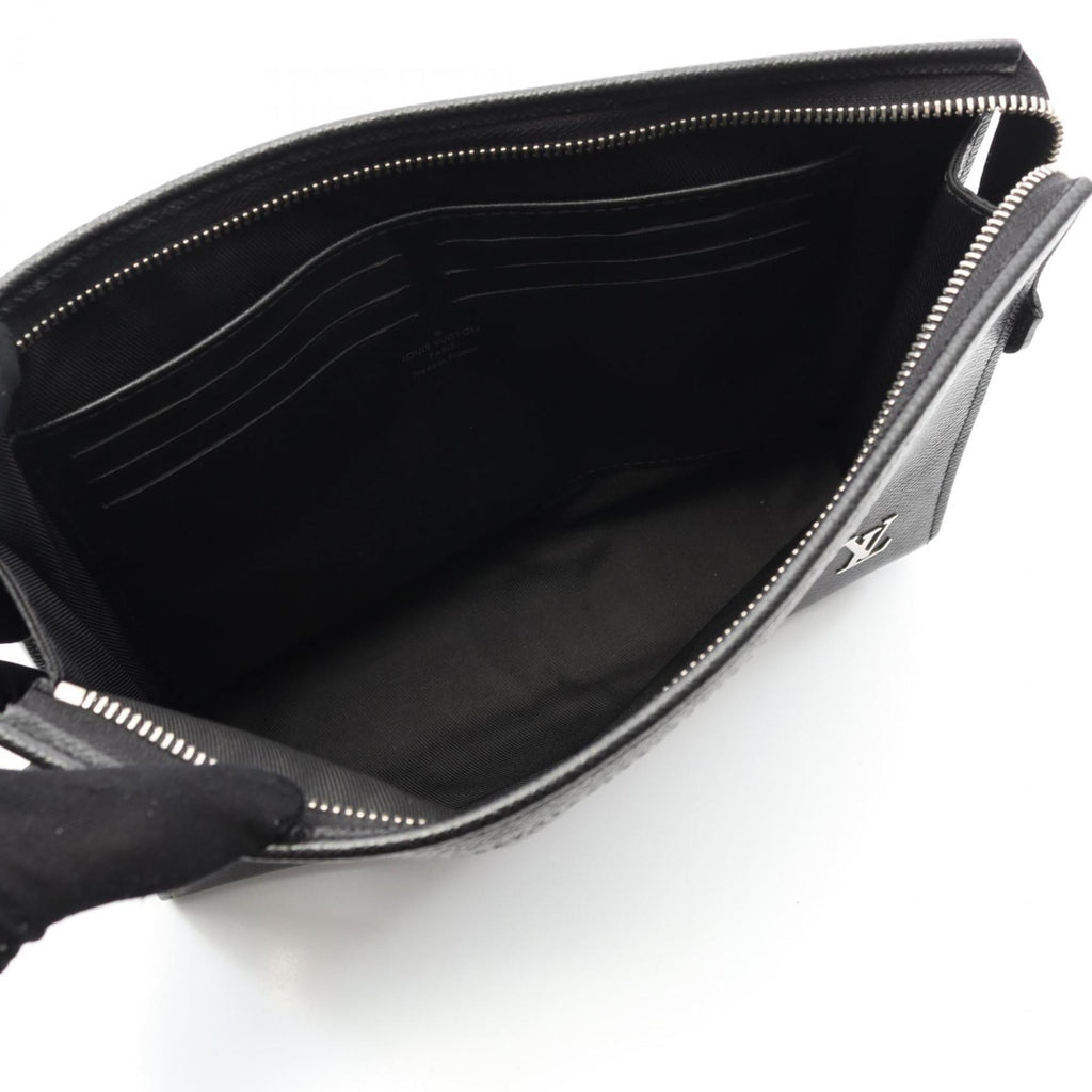 Louis Vuitton Taiga Black Taiga Leather Clutch Bag Pochette (Pre-Owned)