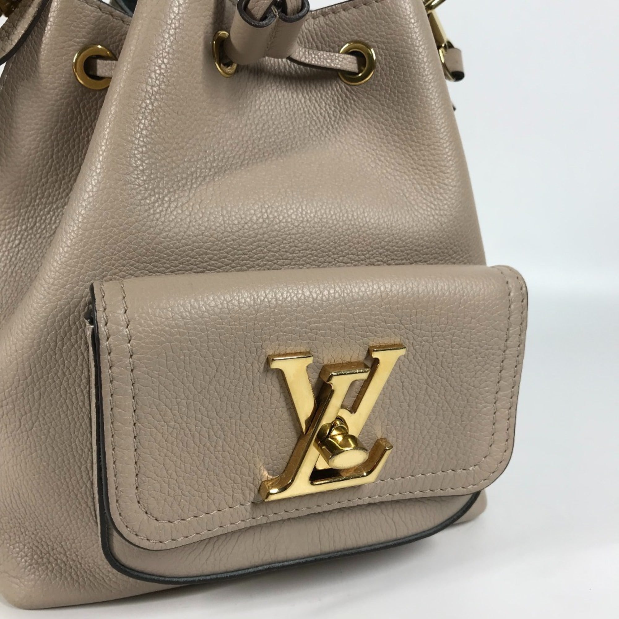 Louis Vuitton Beige Sand Leather Handbag Shoulder Bag (Pre-Owned)
