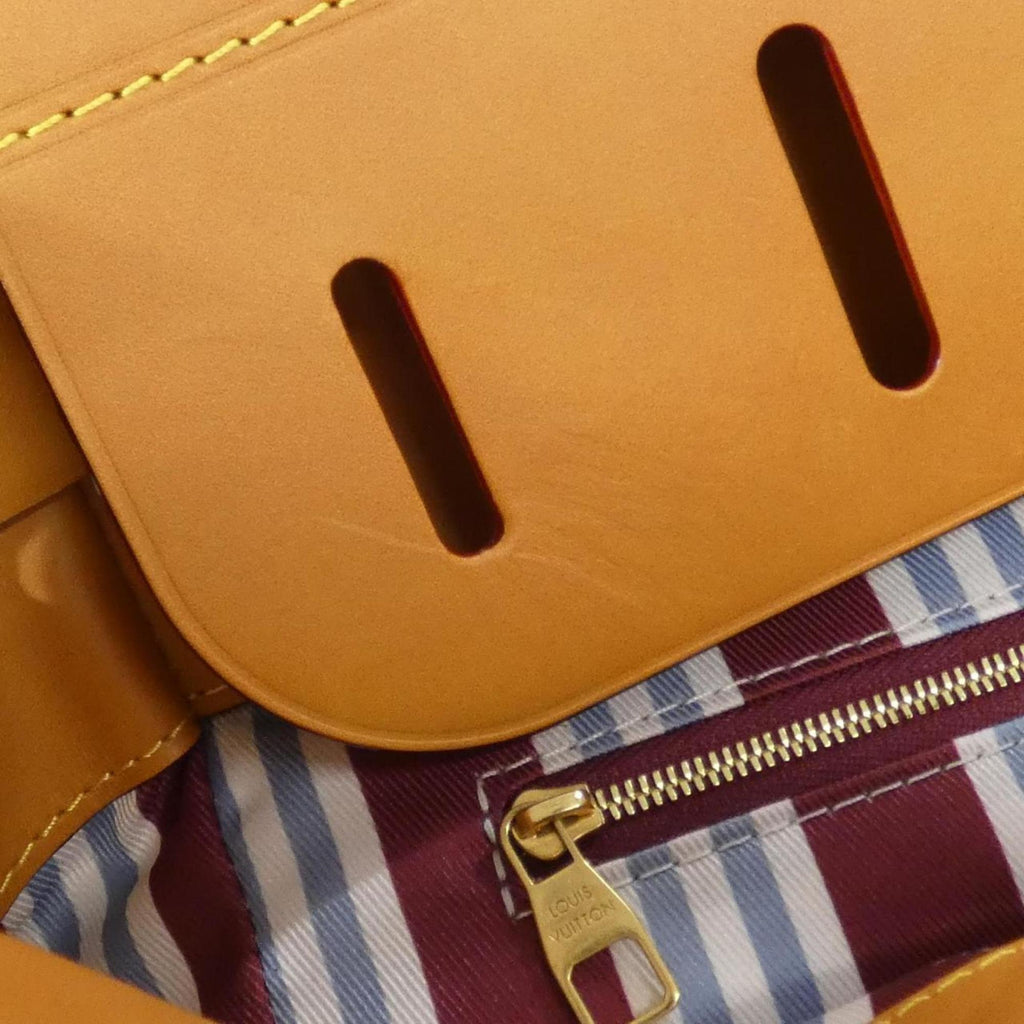 Louis Vuitton Off-White Leather Handbag (Pre-Owned)