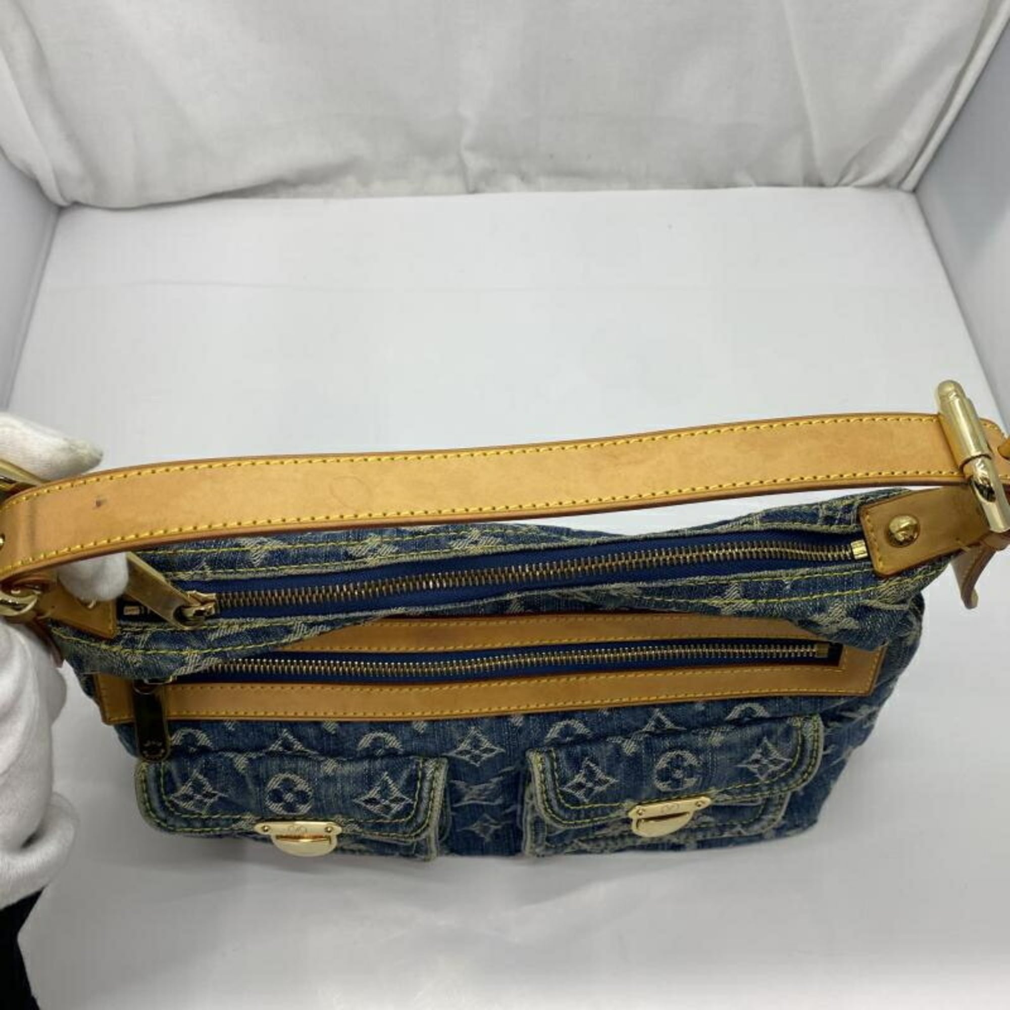 Louis Vuitton Blue Denim Shoulder Bag (Pre-Owned)