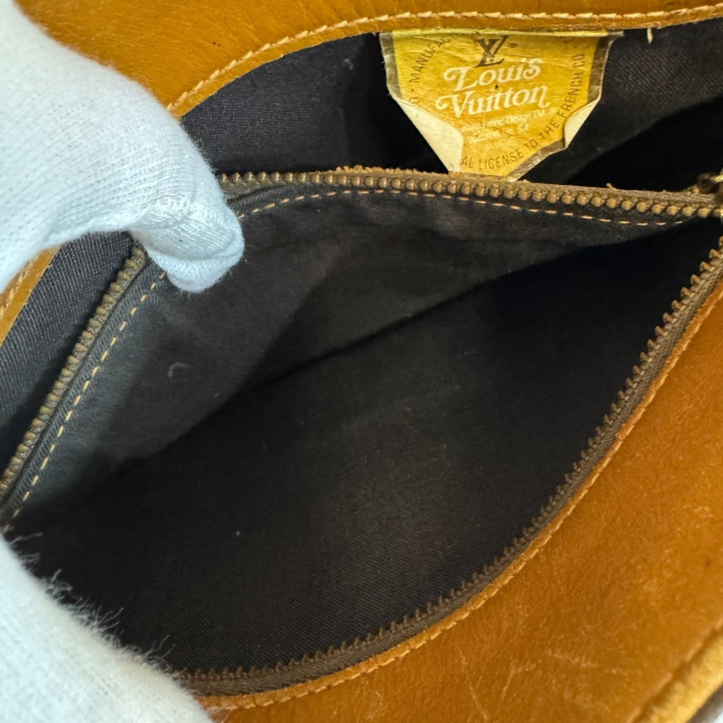 Louis Vuitton Brown Leather Shoulder Bag (Pre-Owned)