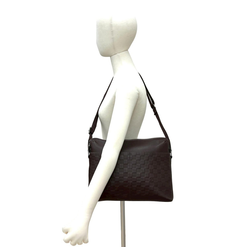 Louis Vuitton Brown Leather Shoulder Bag (Pre-Owned)
