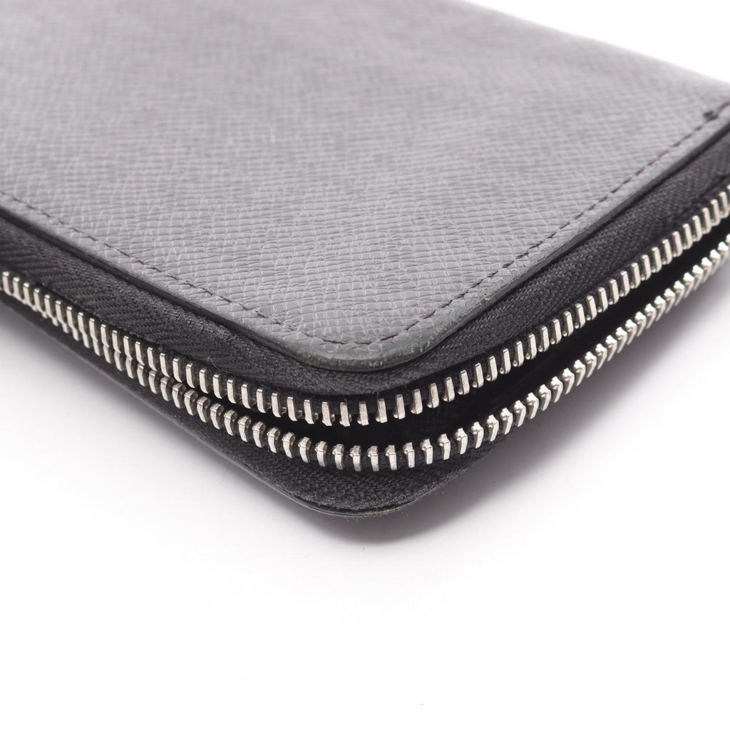Louis Vuitton Taiga Black Taiga Leather Long Wallet (Bi-Fold) (Pre-Owned)