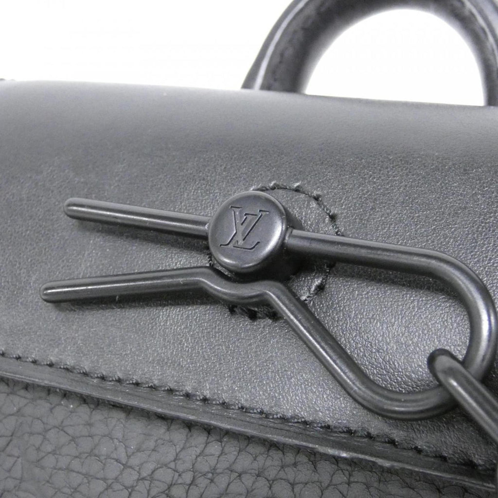 Louis Vuitton Black Leather Shoulder Bag (Pre-Owned)