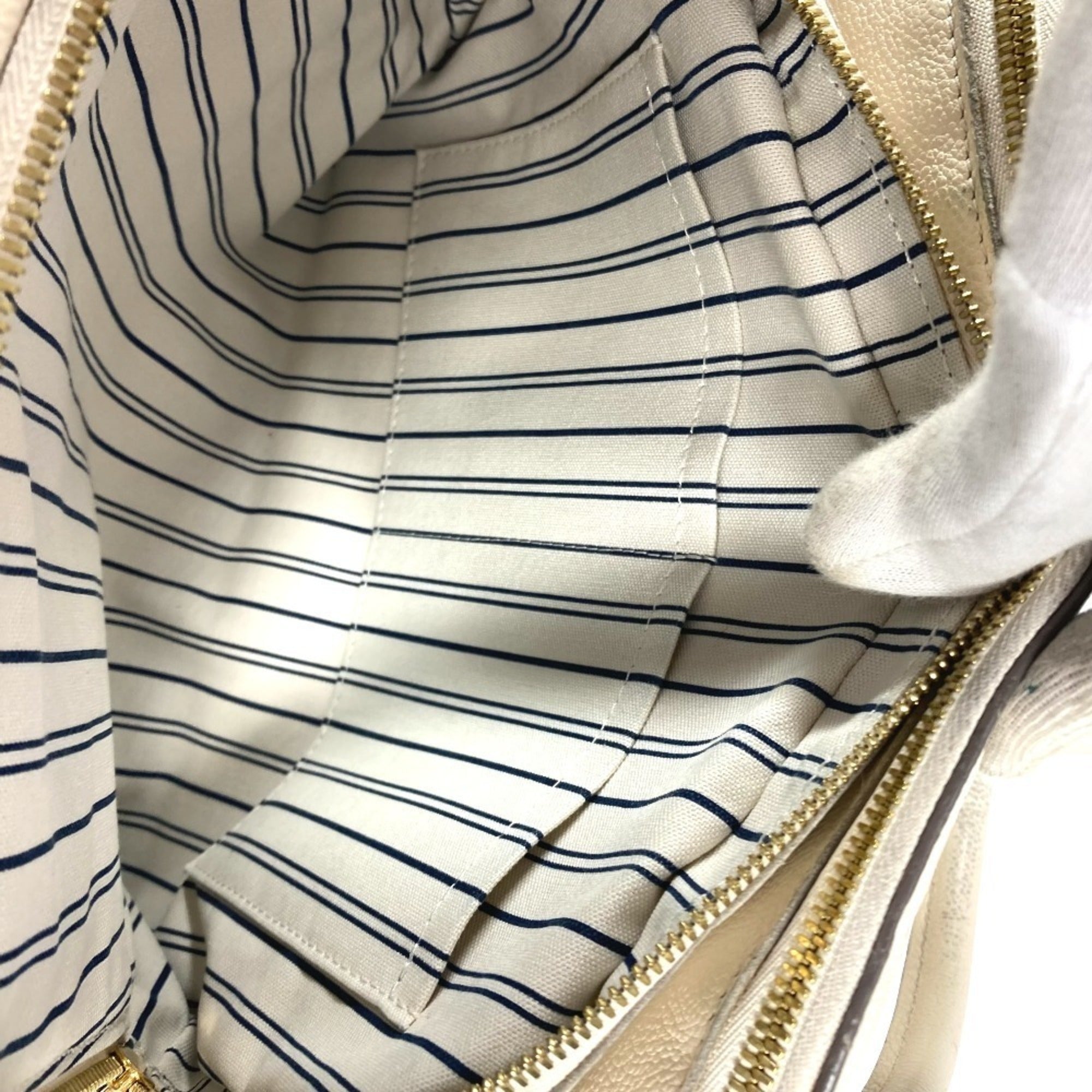 Louis Vuitton Monogram Empreinte Neige White Monogram Empreinte Handbag Tote Bag (Pre-Owned)