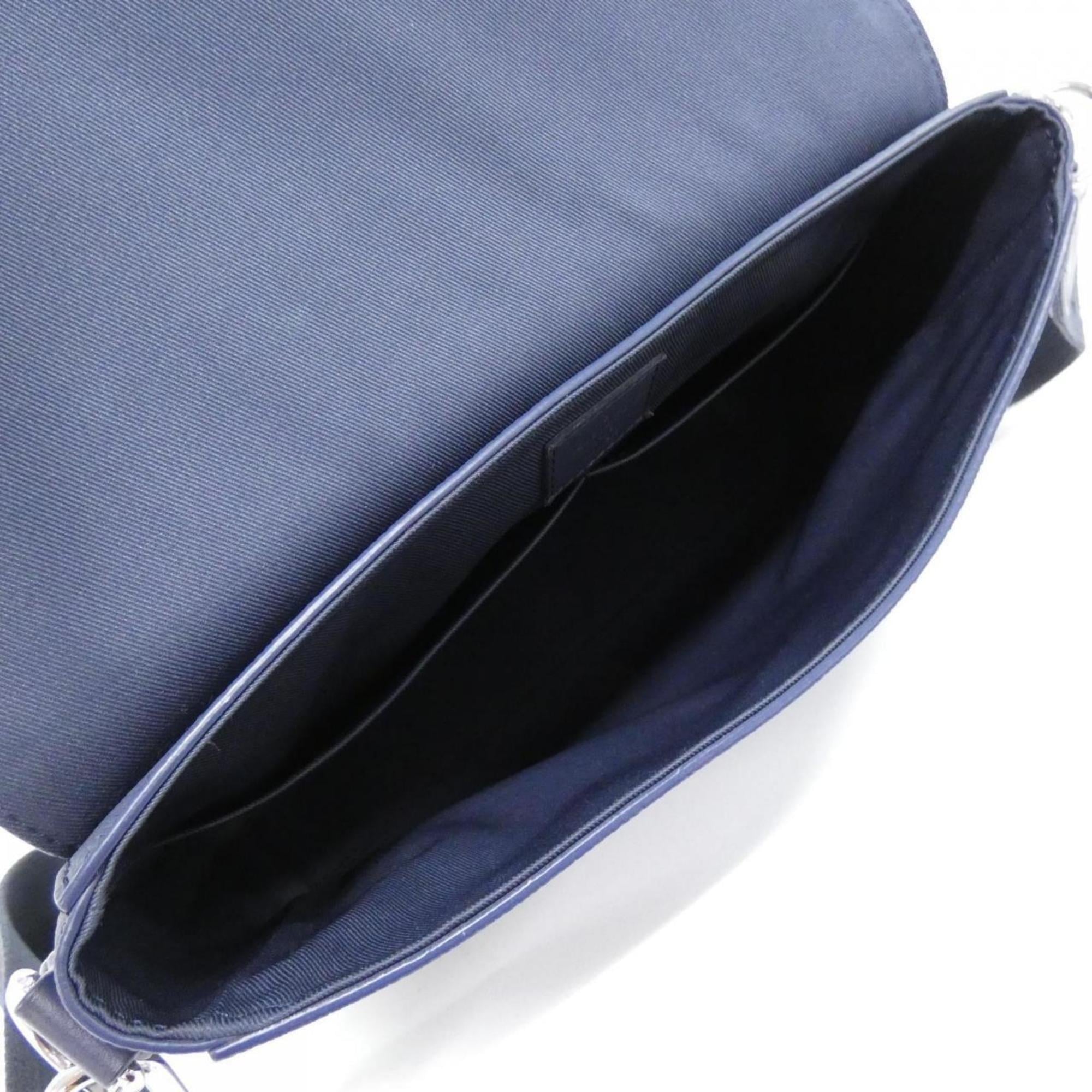 Louis Vuitton Blue Leather Shoulder Bag (Pre-Owned)