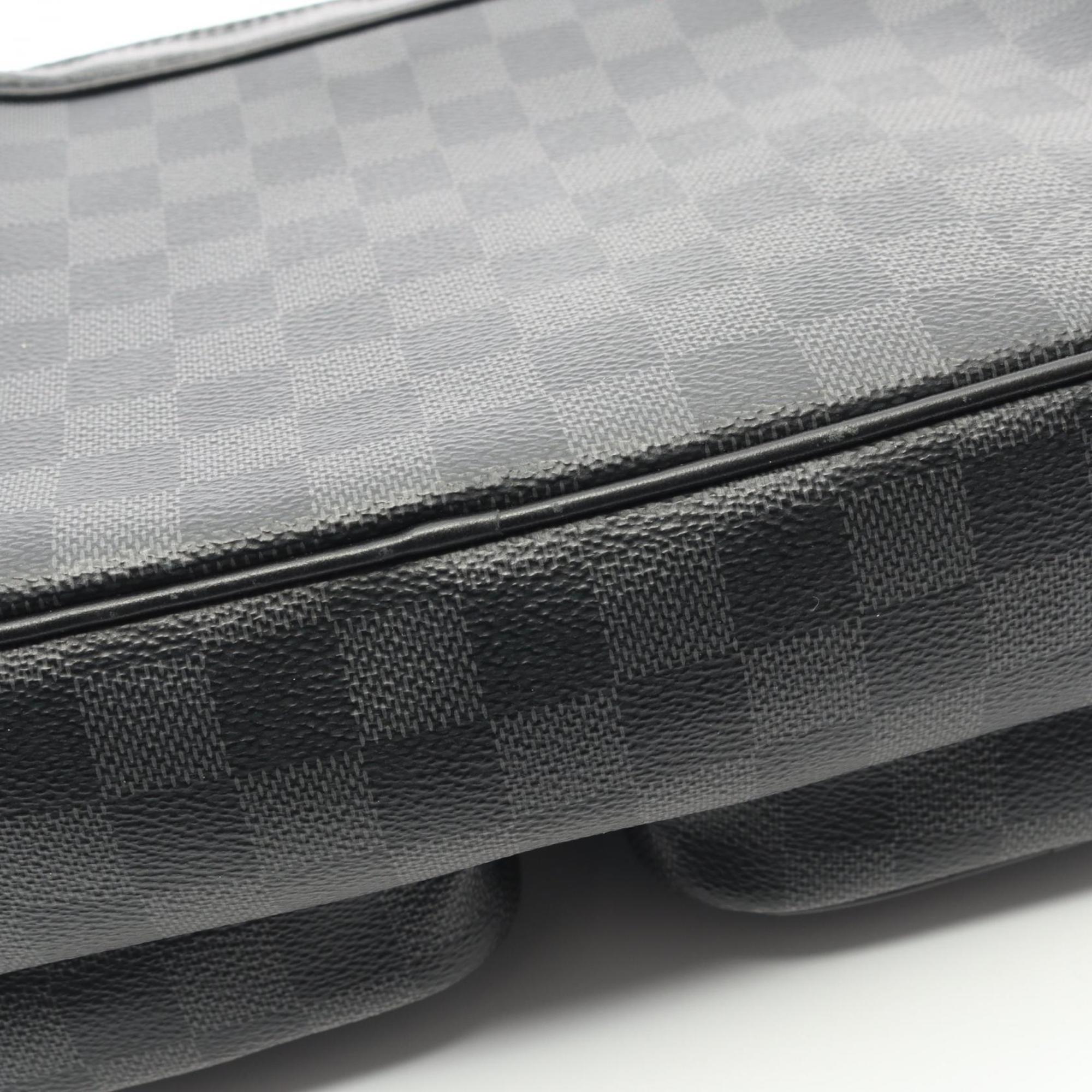 Louis Vuitton Gray Damier Graphite Leather Shoulder Bag (Pre-Owned)